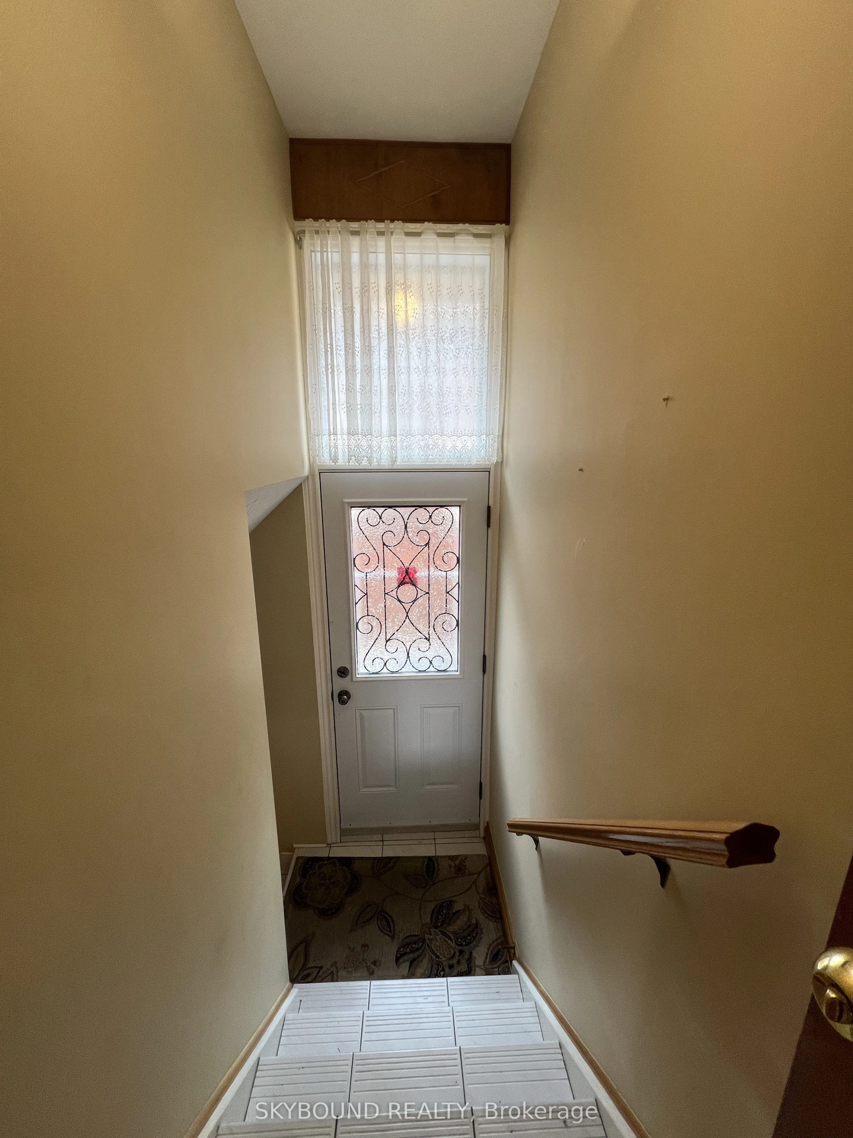 33 Bradstock Road
