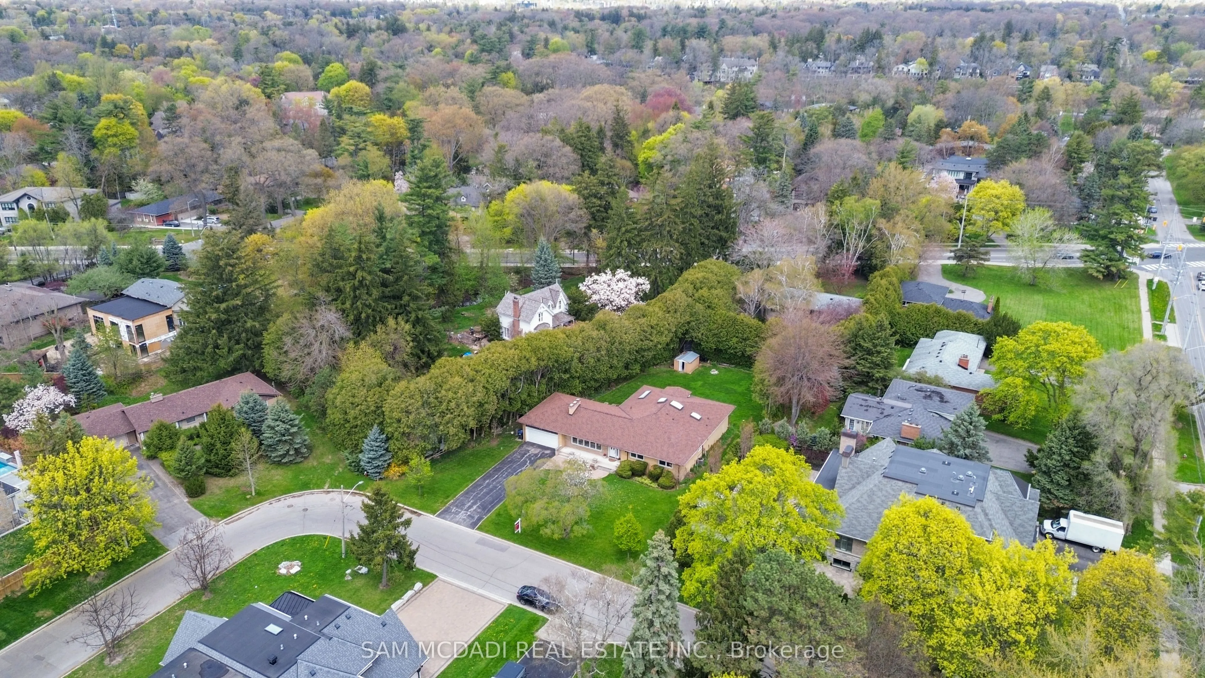 521 Vanessa Crescent