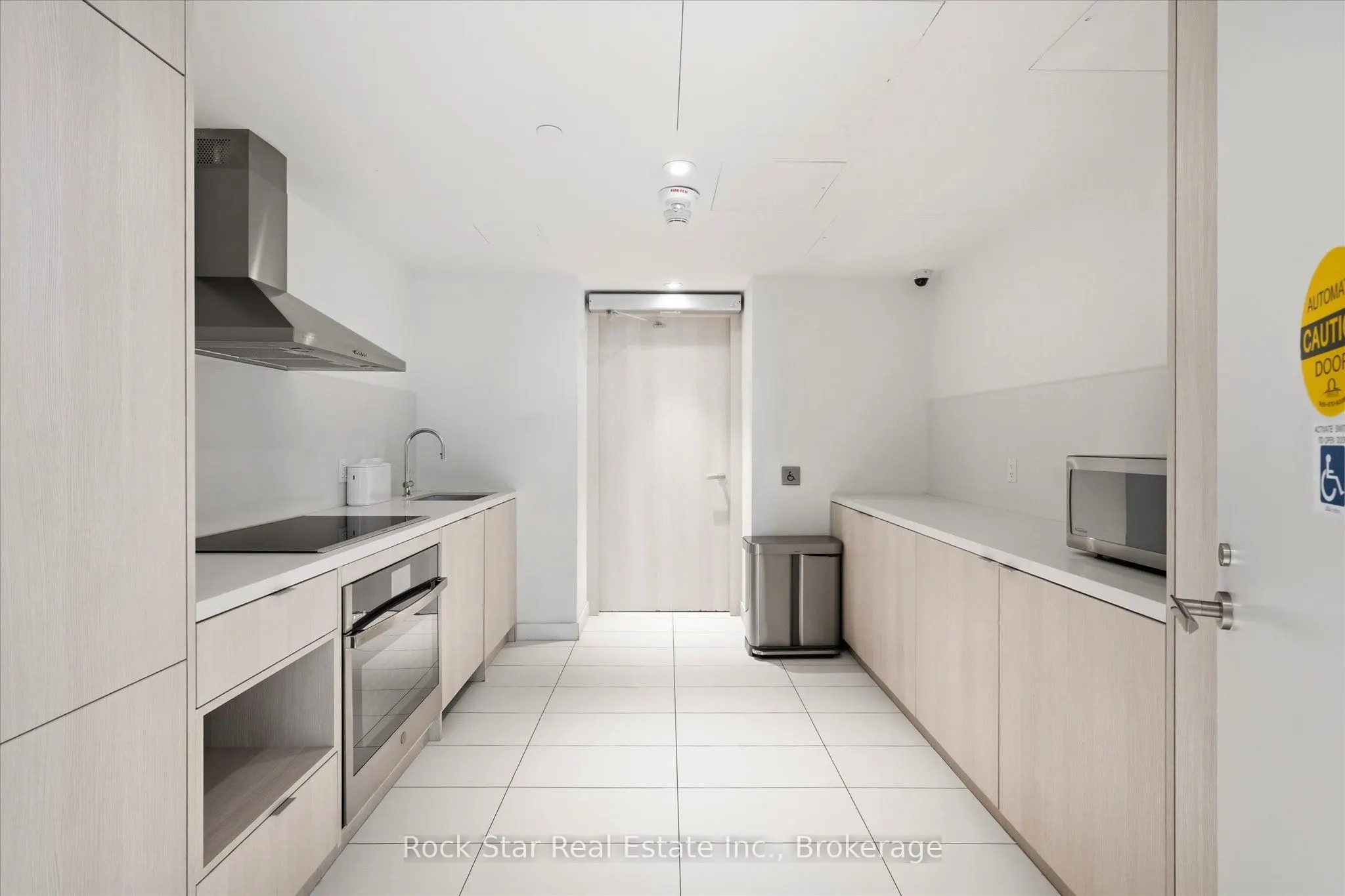 28 Ann Street #209