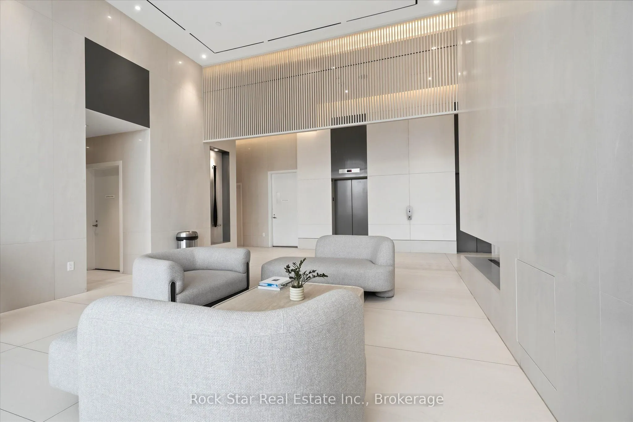 28 Ann Street #209