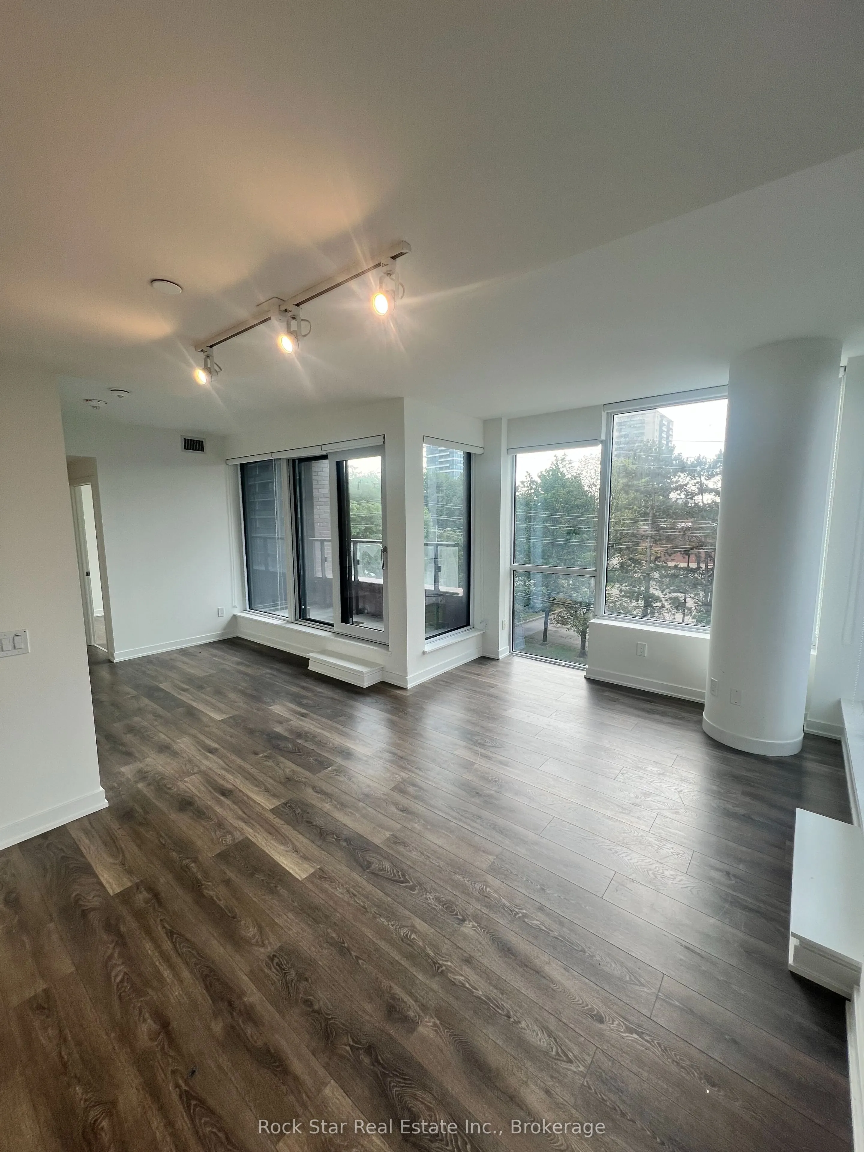 28 Ann Street #209