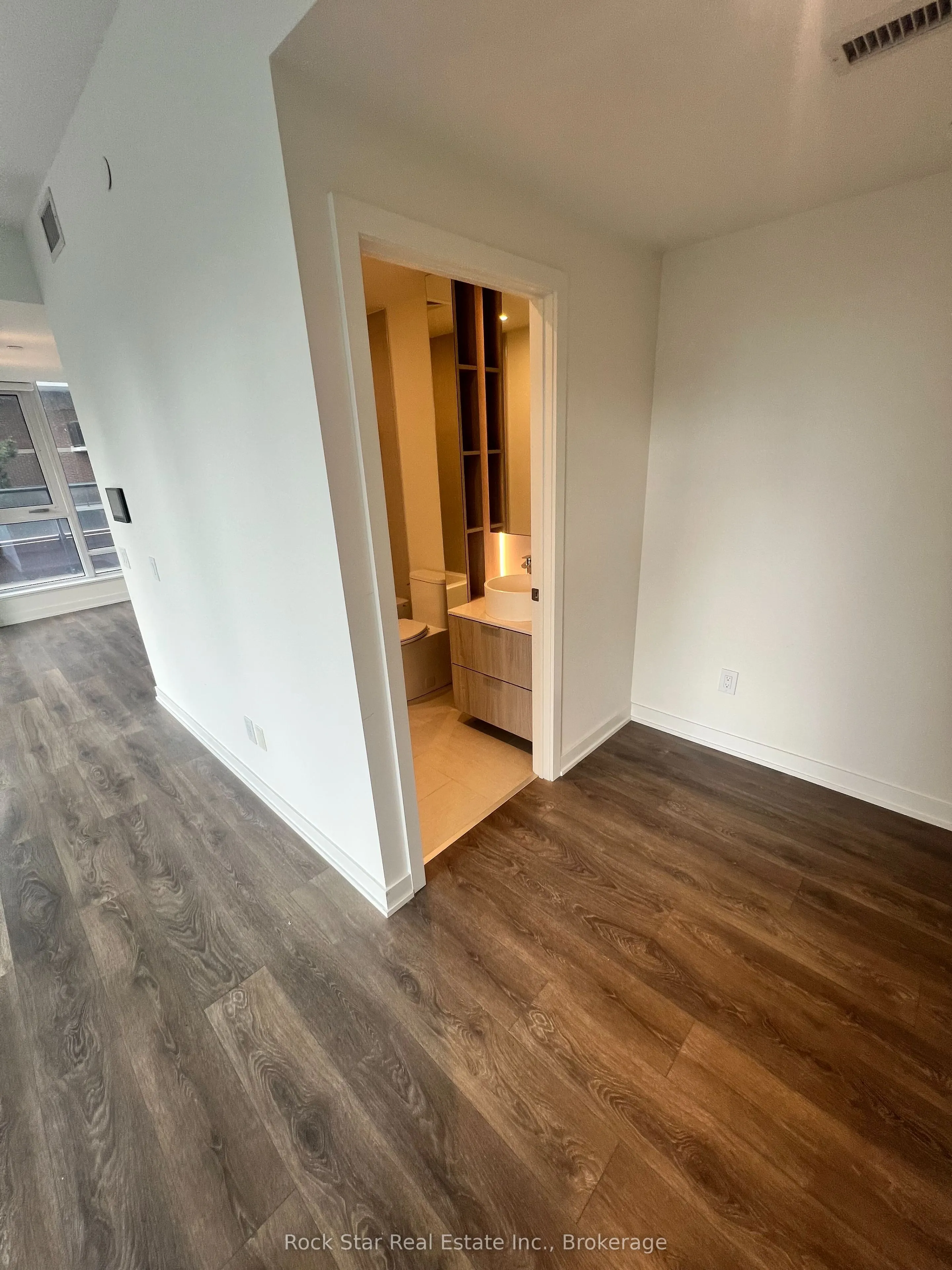 28 Ann Street #209