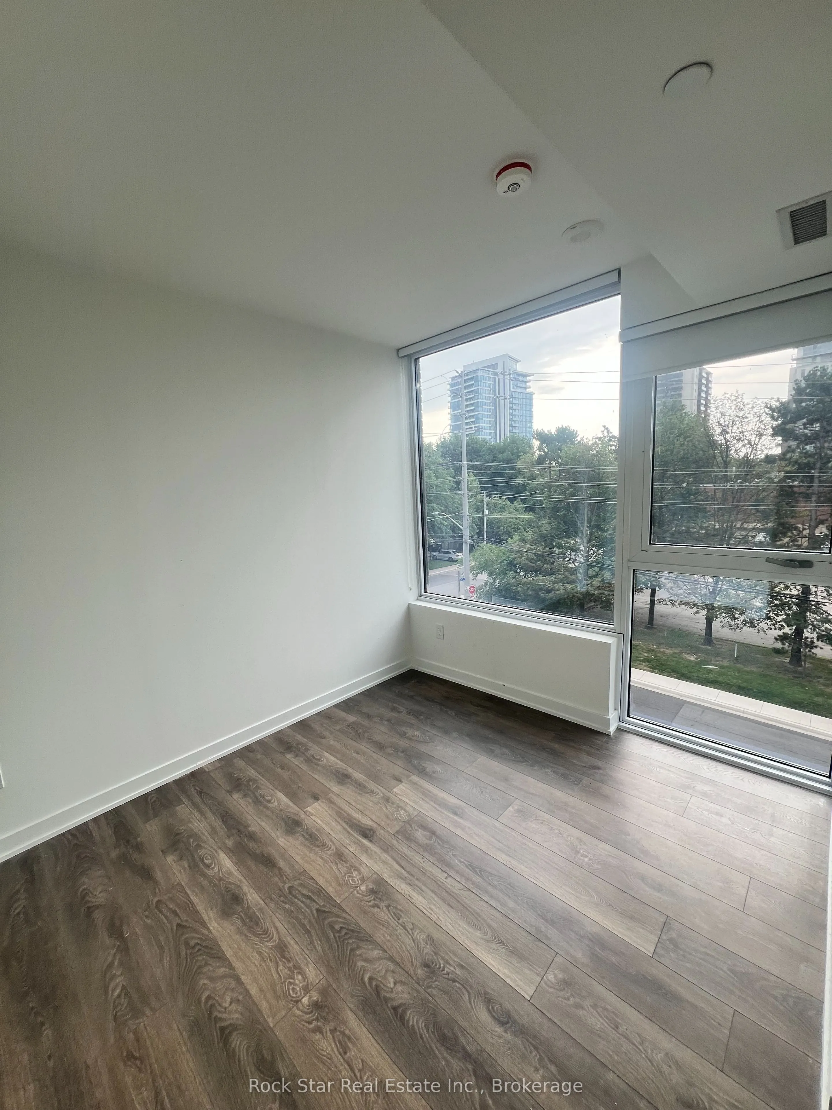 28 Ann Street #209