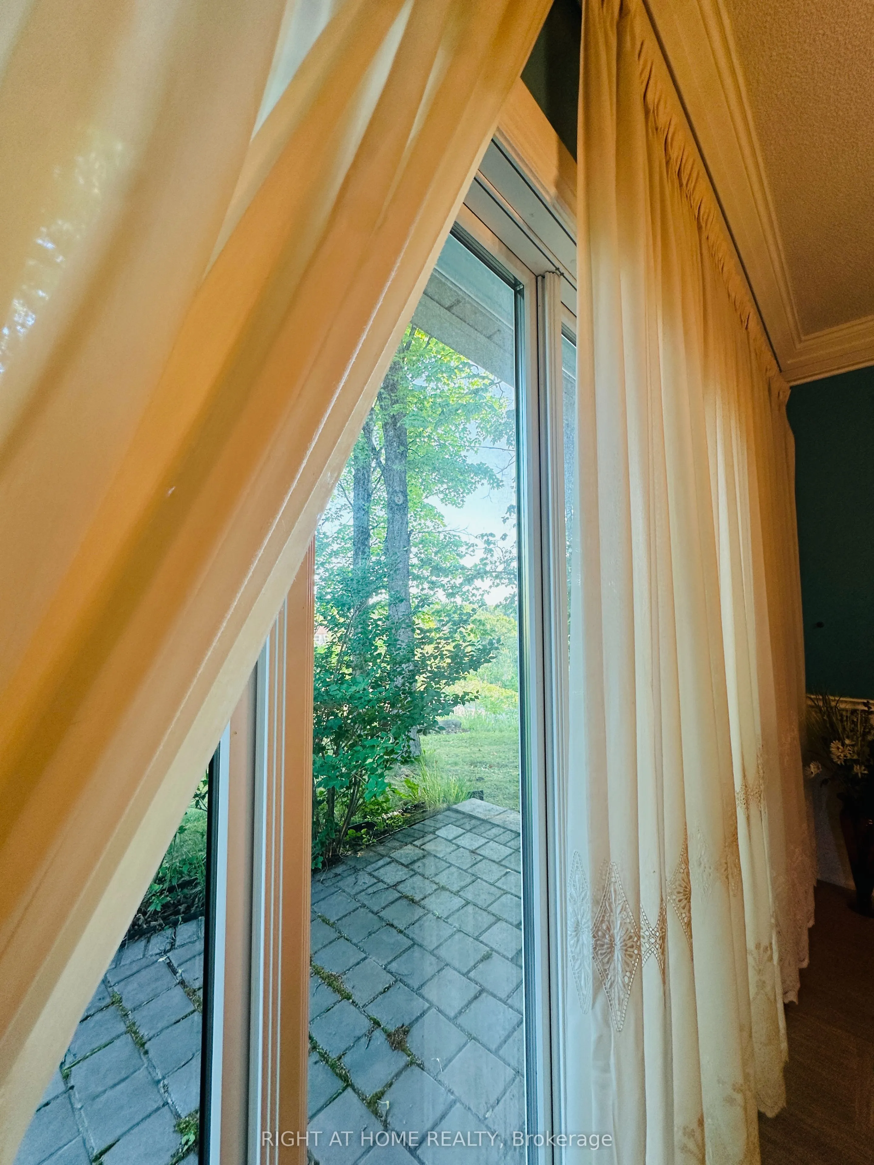 12 Keily Crescent E