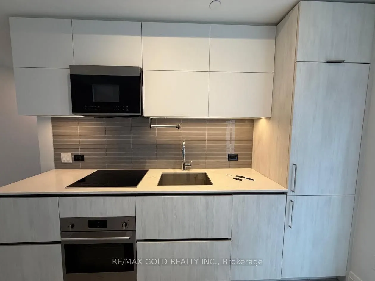 21 Park Street E #318