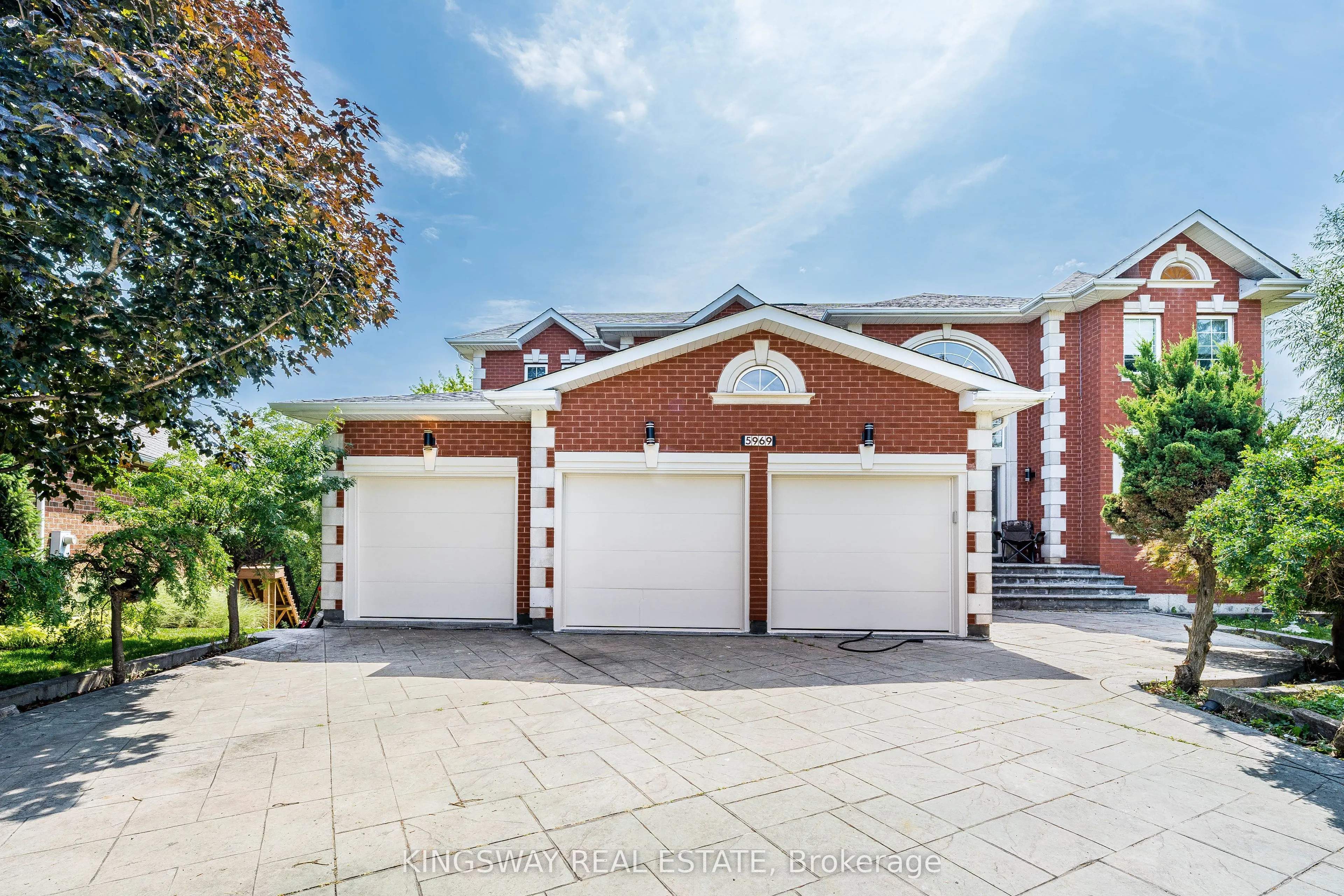 5969 RAYSHAW Crescent