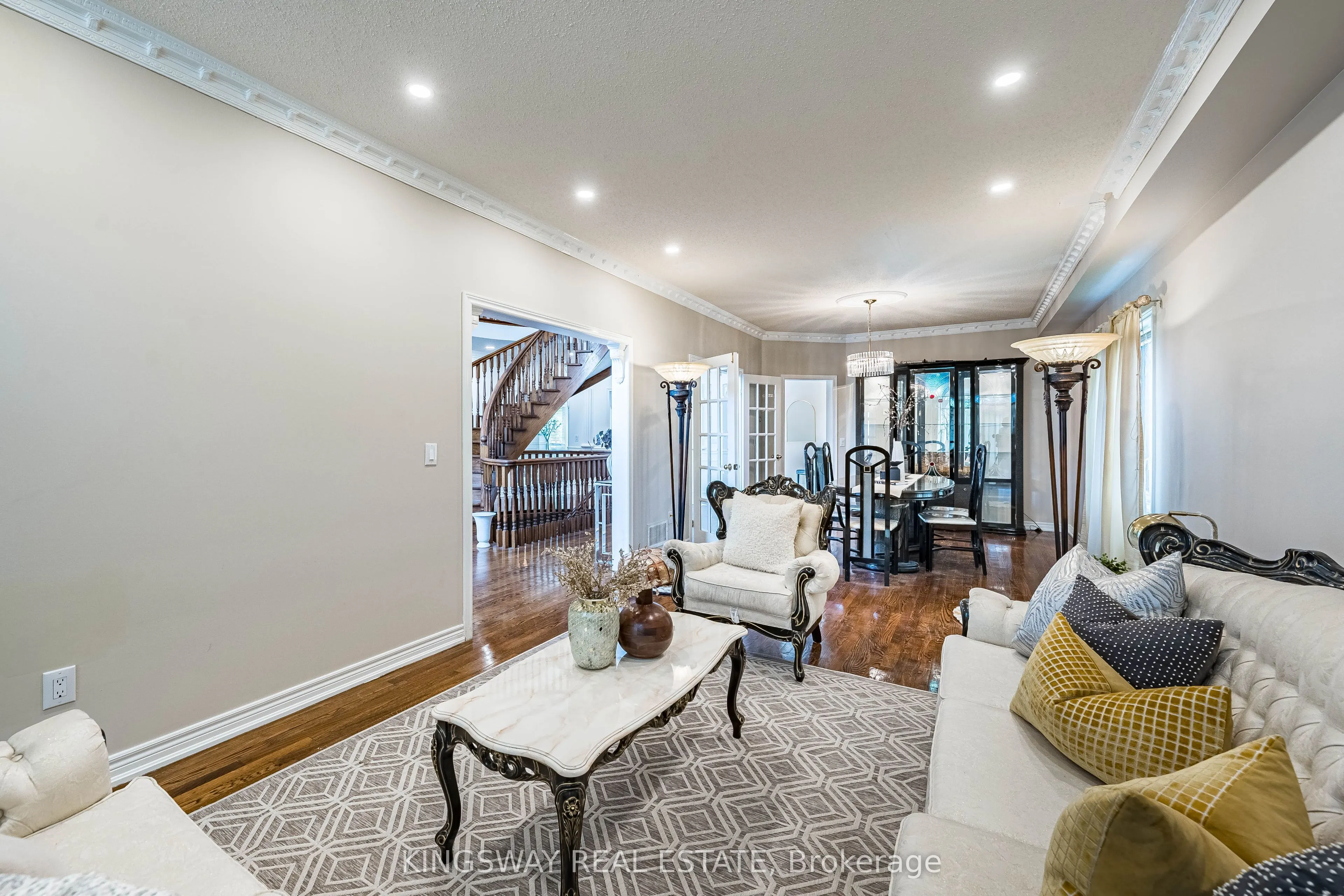 5969 RAYSHAW Crescent