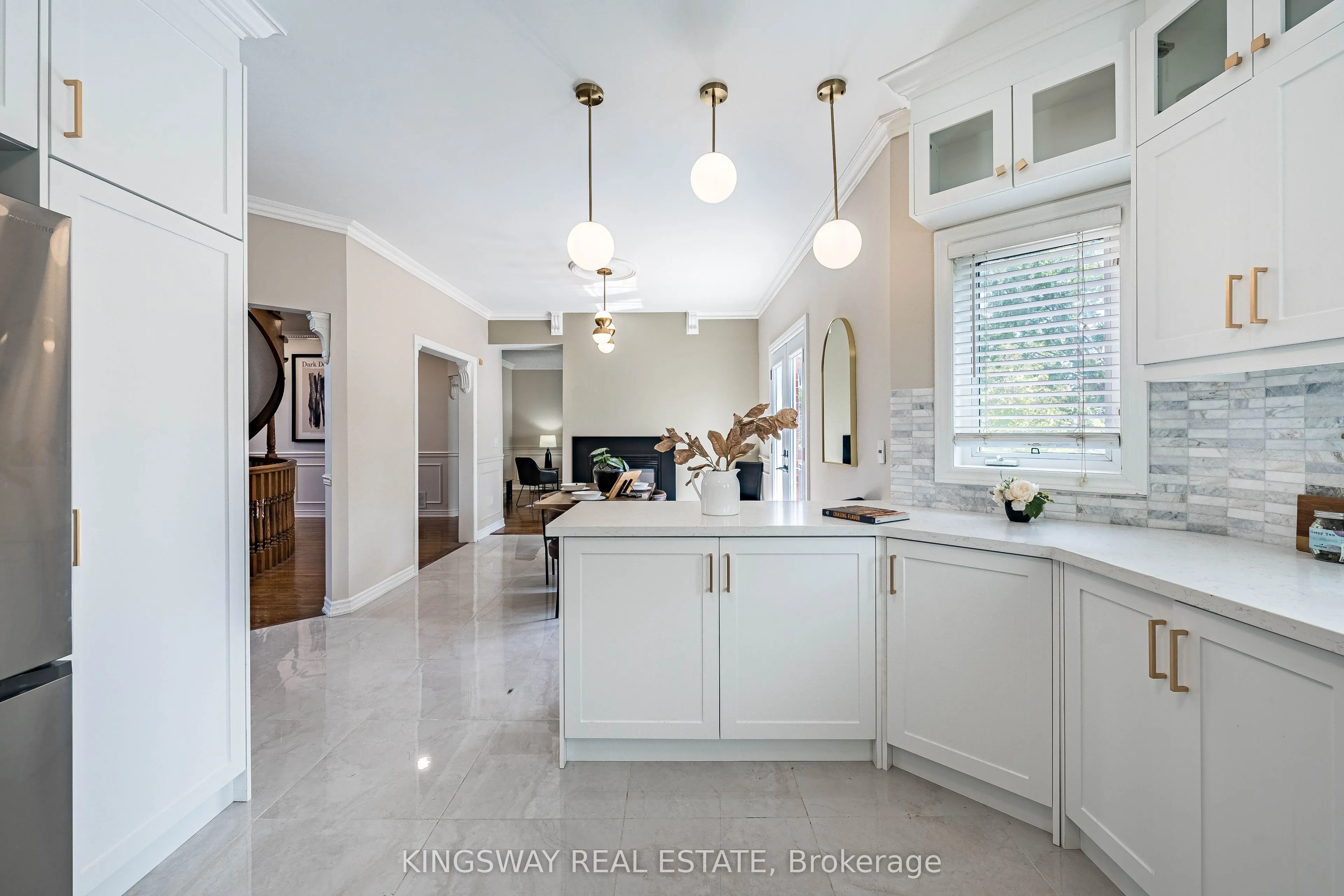 5969 RAYSHAW Crescent