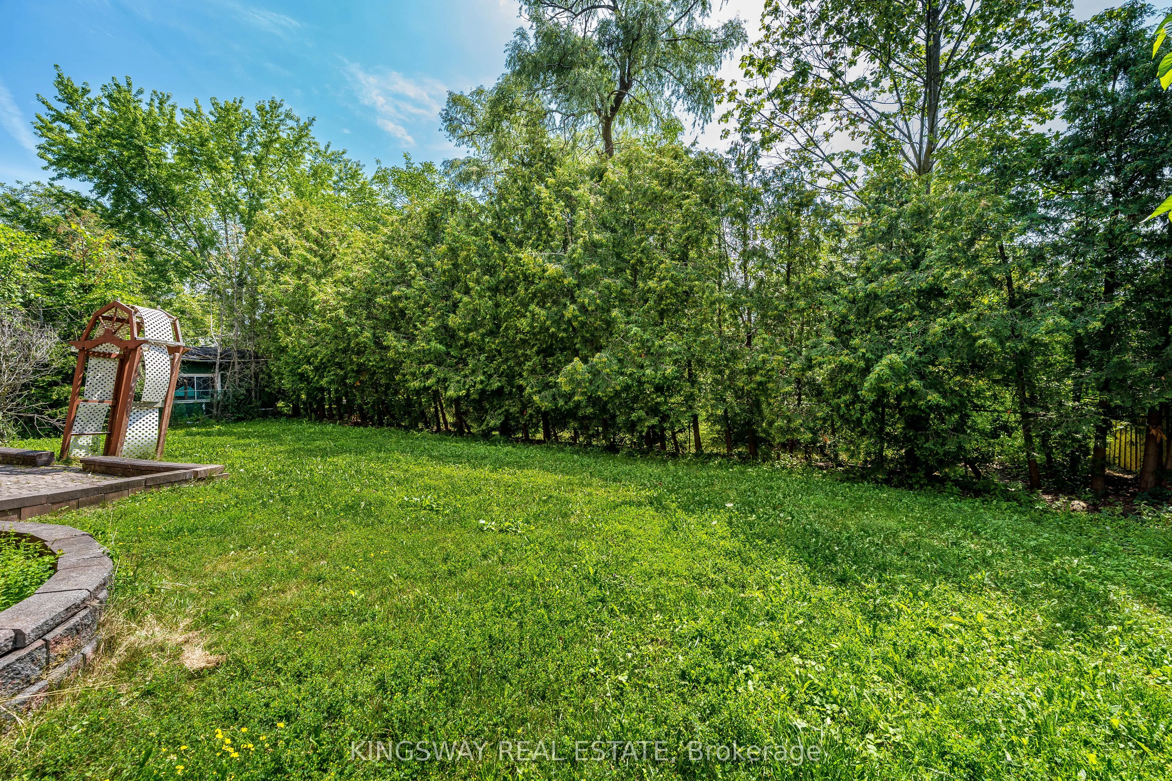 5969 RAYSHAW Crescent