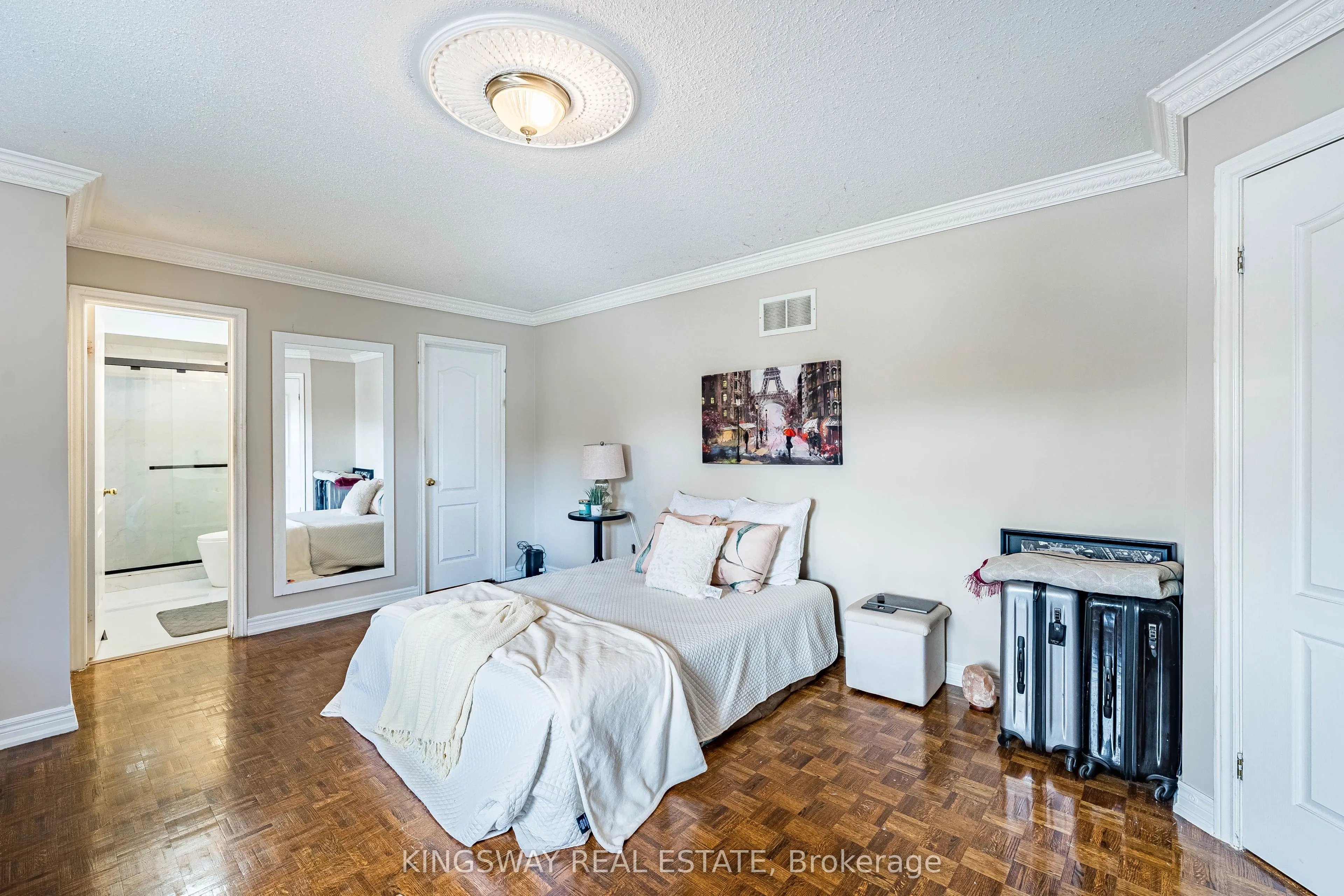 5969 RAYSHAW Crescent