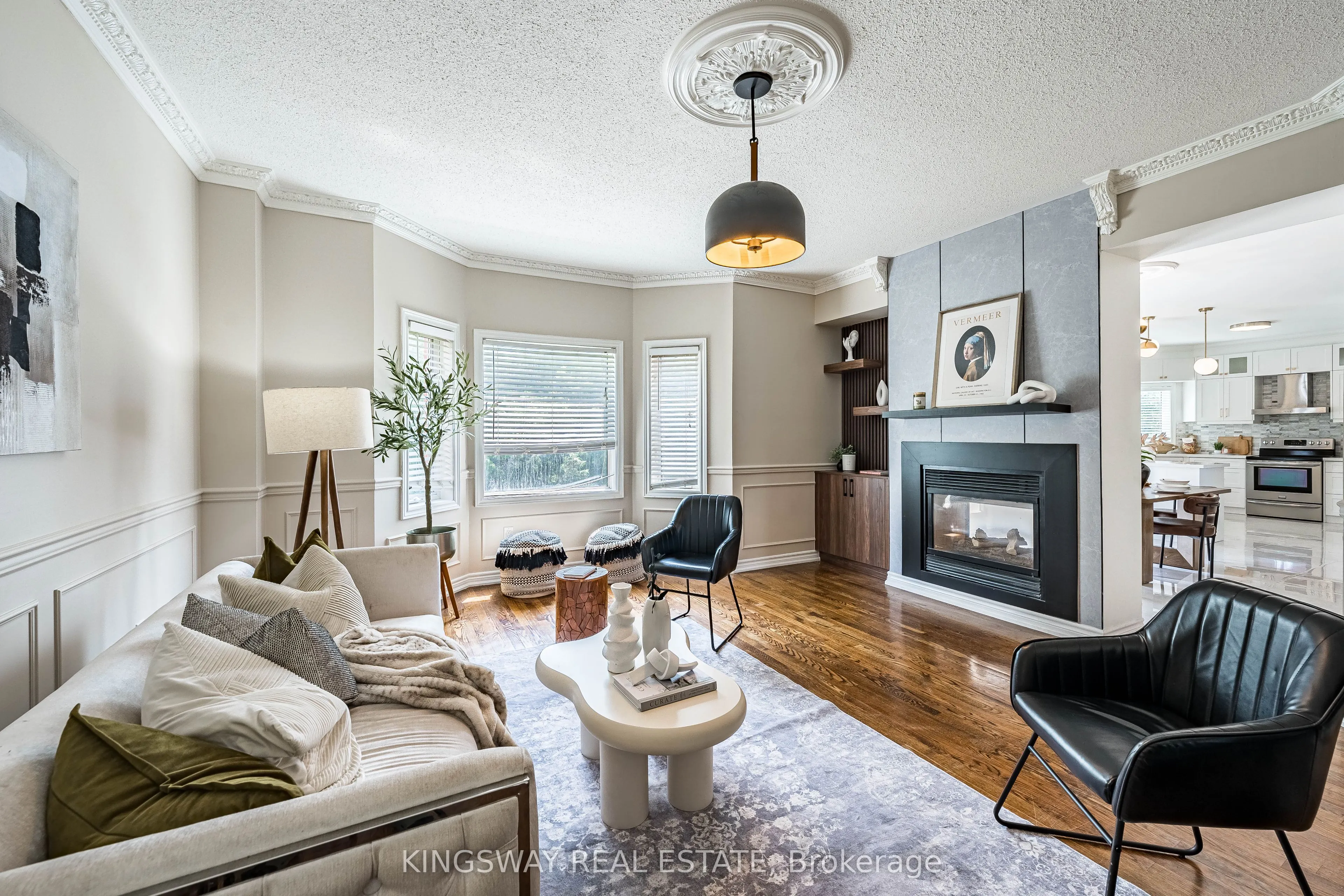 5969 RAYSHAW Crescent