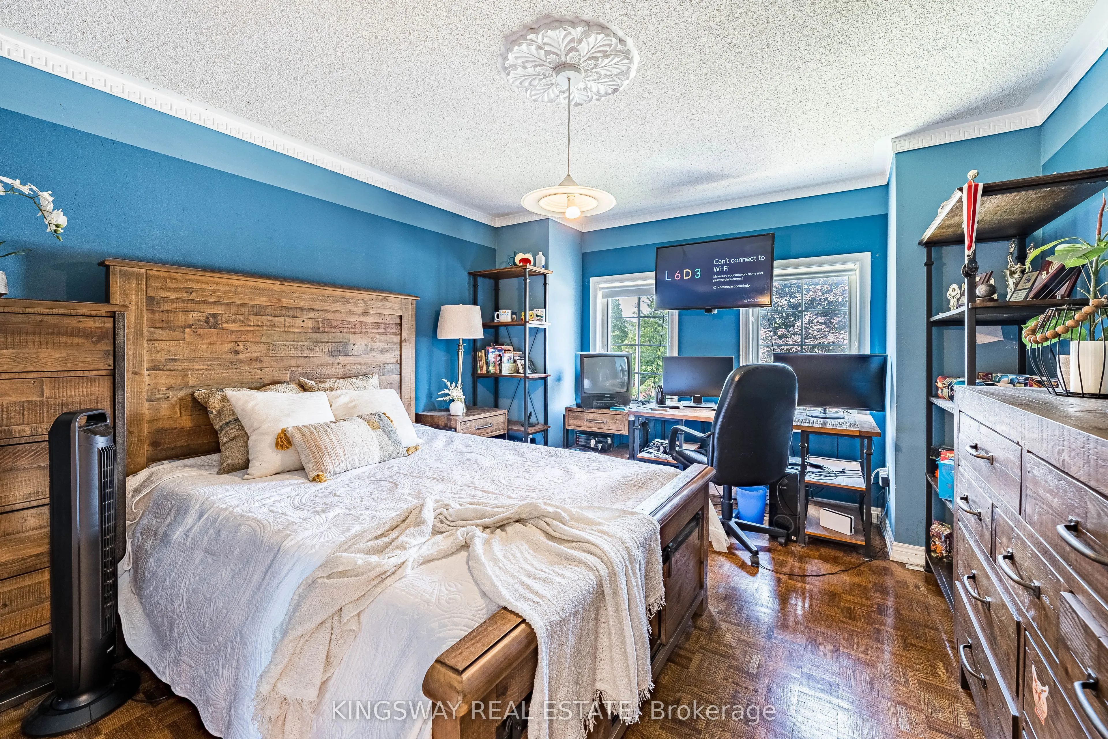 5969 RAYSHAW Crescent