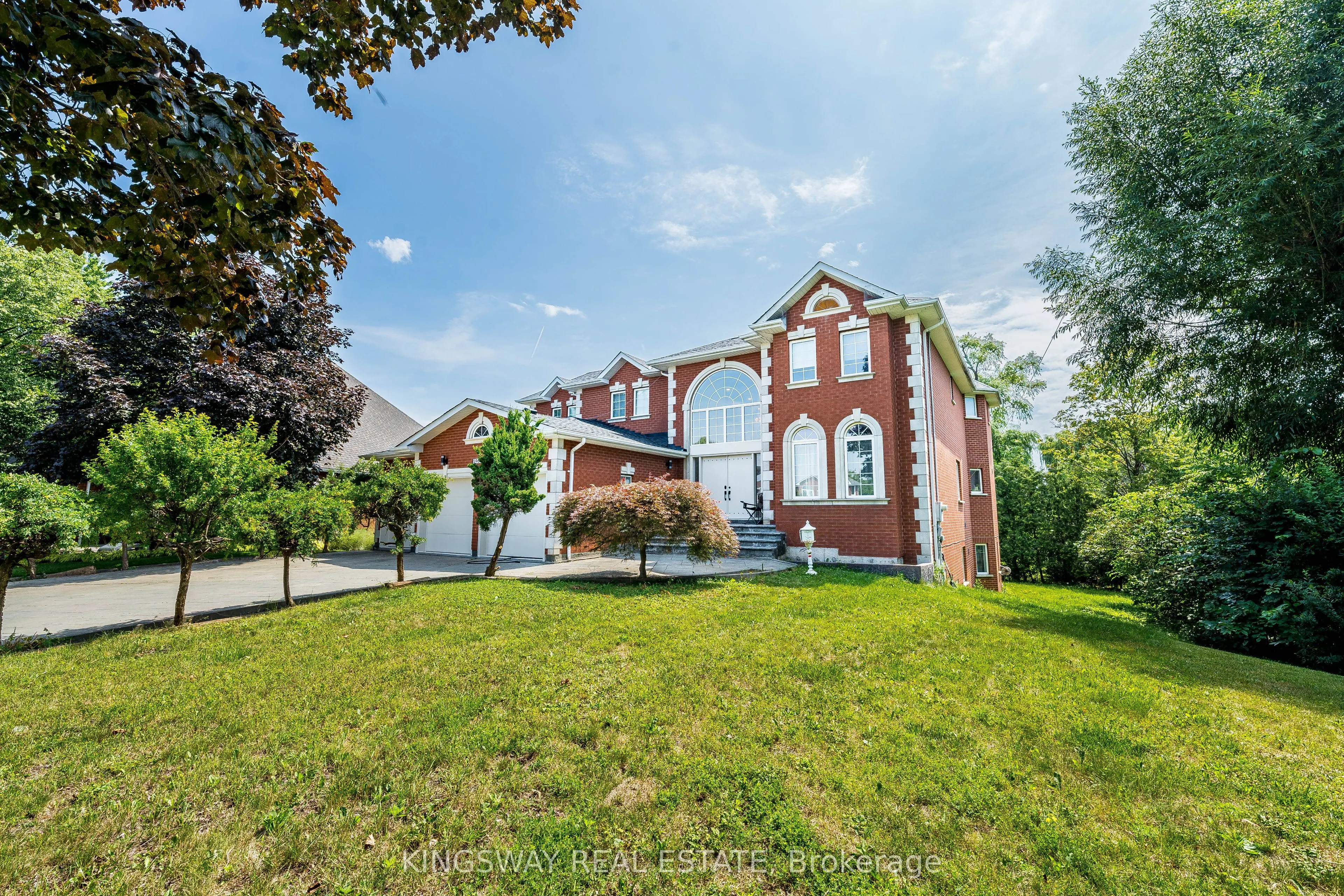 5969 RAYSHAW Crescent