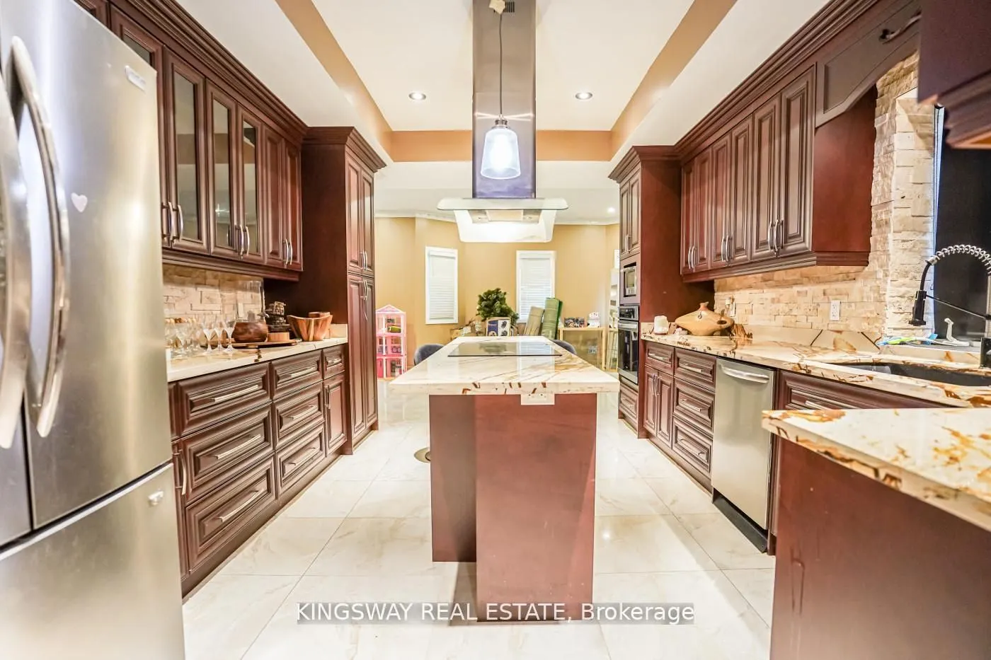 5969 RAYSHAW Crescent