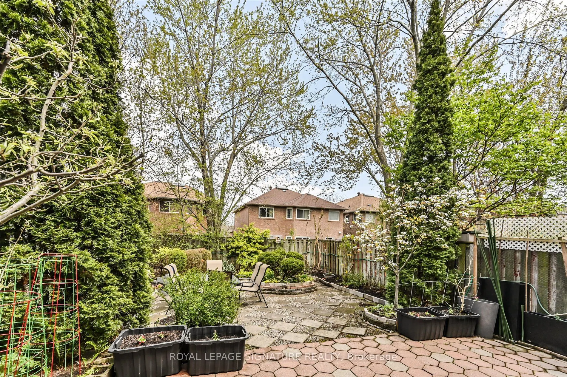 5481 Palmerston Crescent