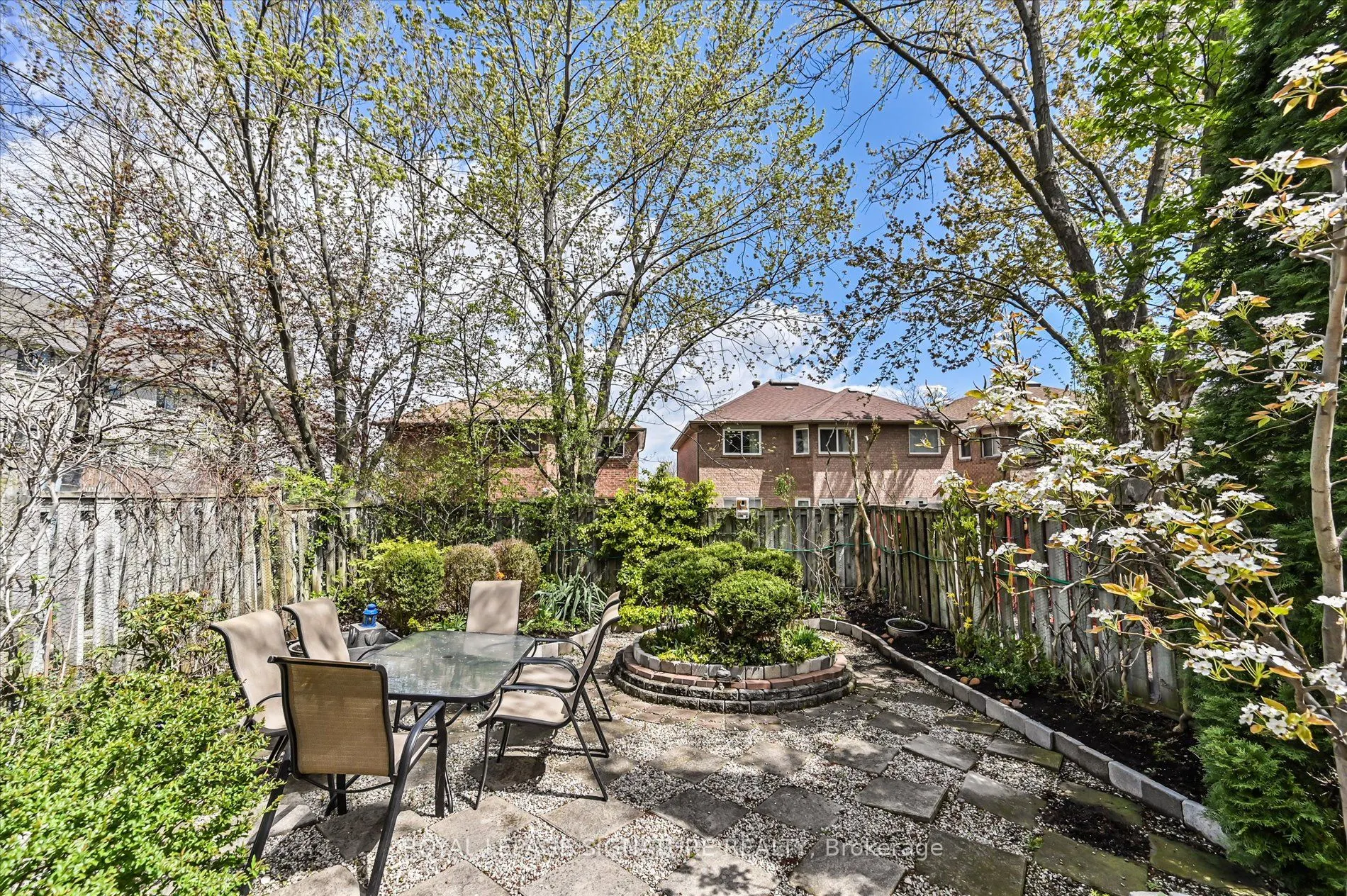 5481 Palmerston Crescent