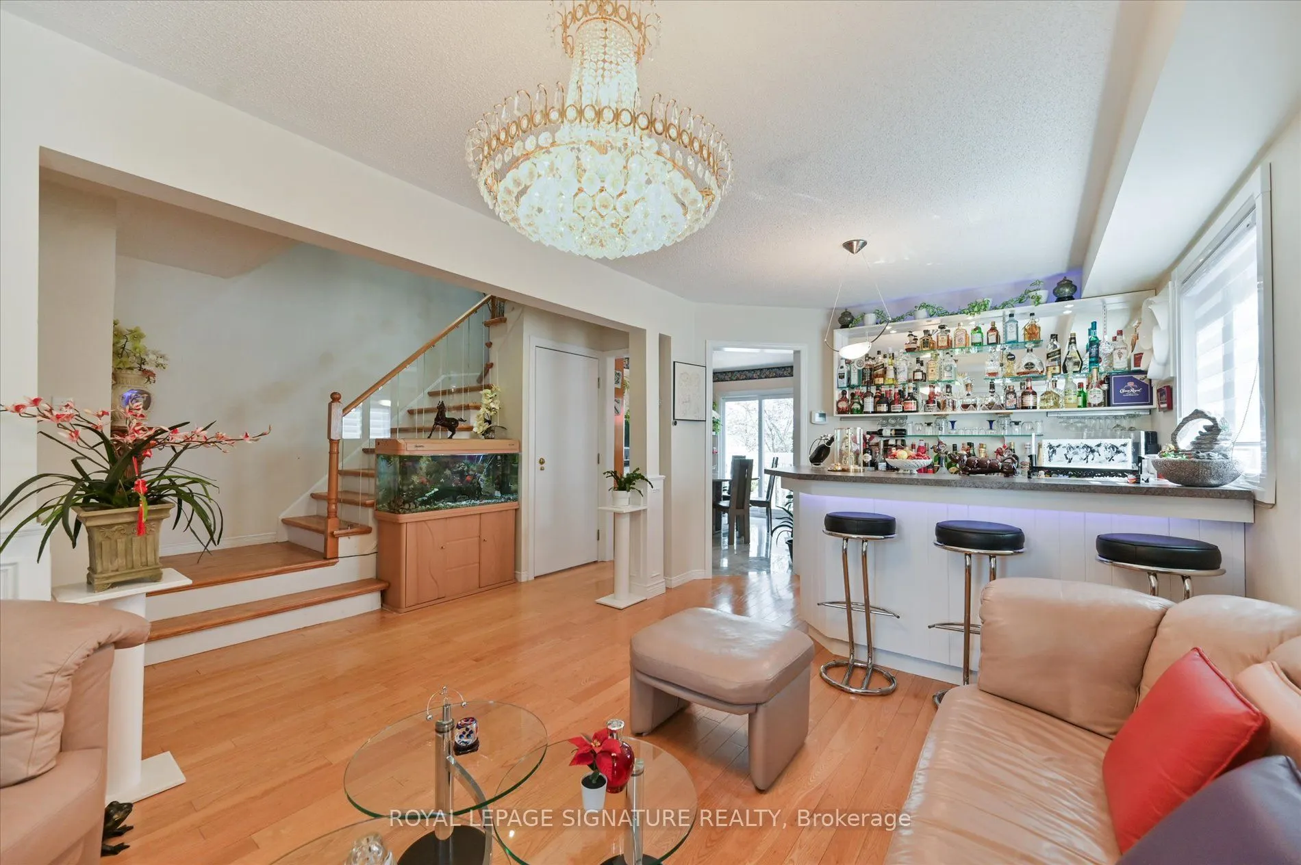 5481 Palmerston Crescent