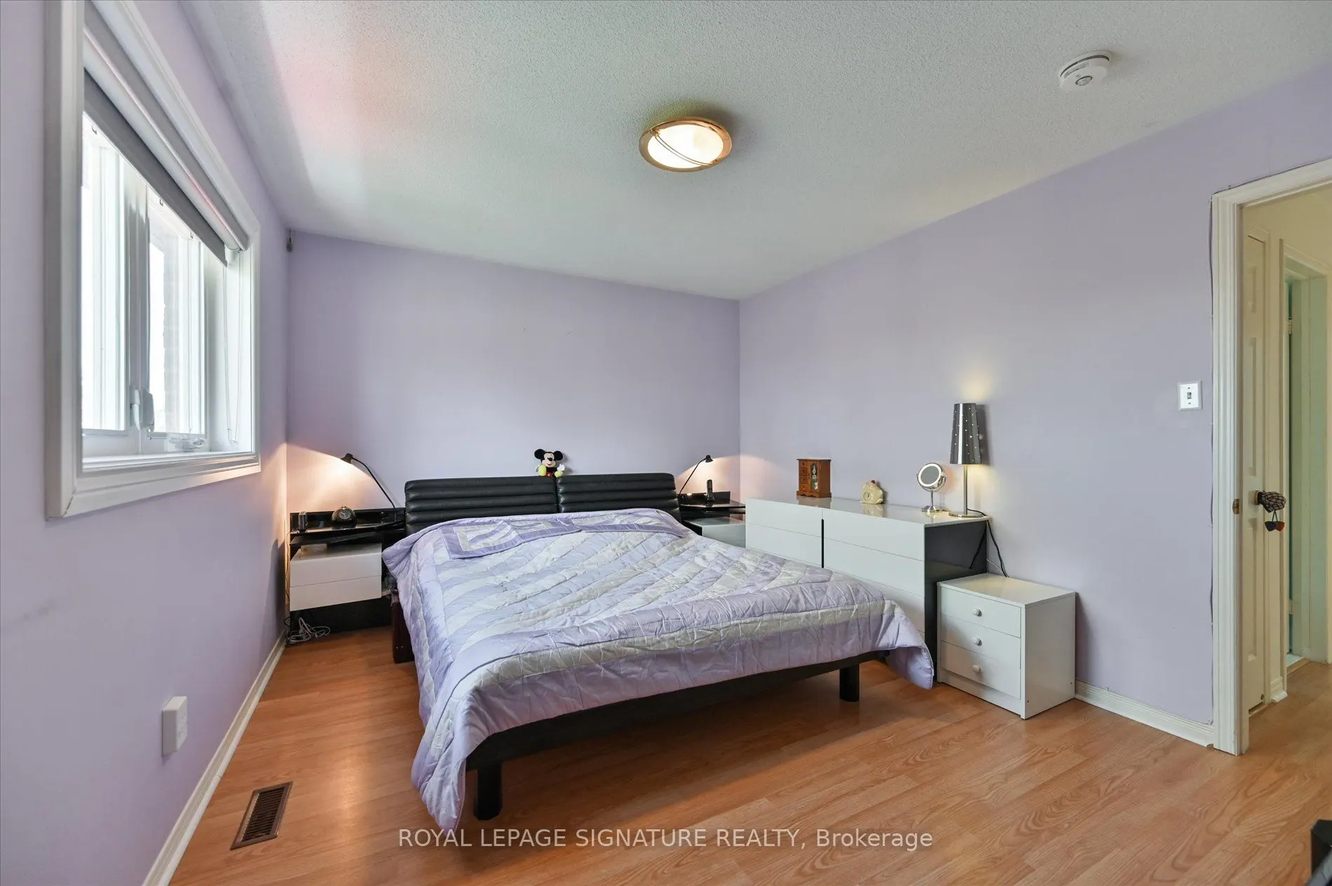5481 Palmerston Crescent