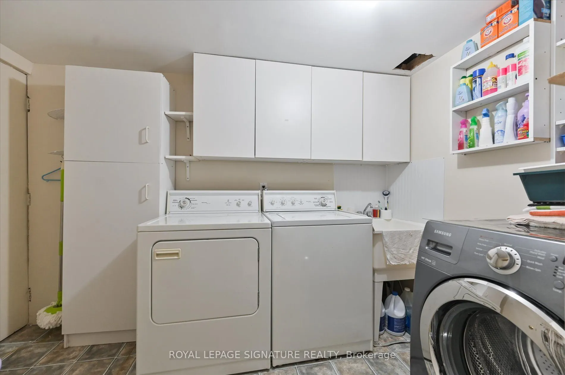 5481 Palmerston Crescent