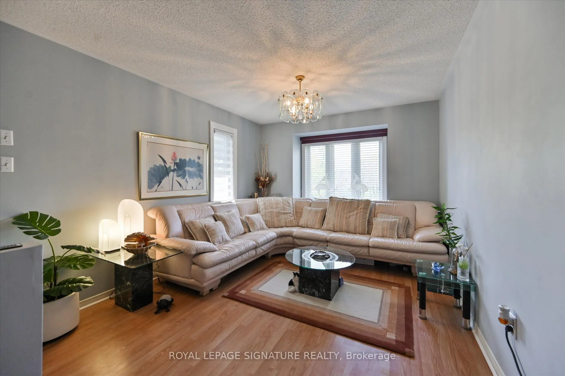 5481 Palmerston Crescent