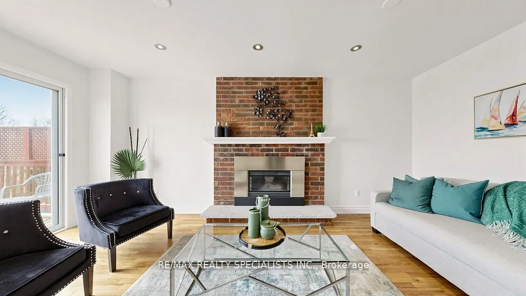 59 Sunforest Drive