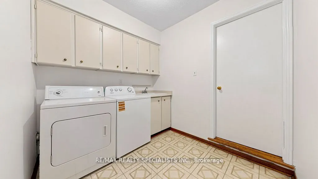 59 Sunforest Drive