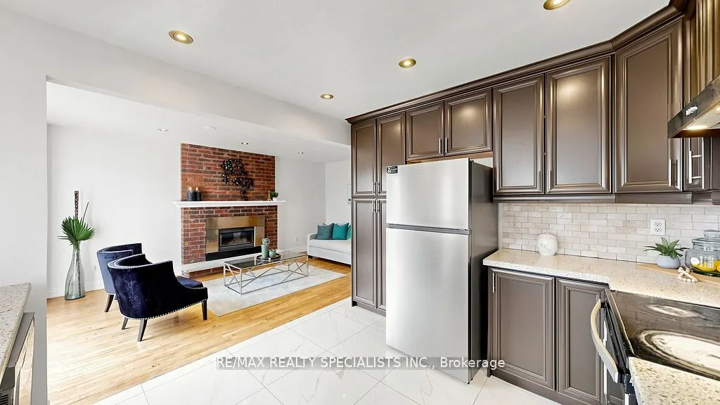 59 Sunforest Drive