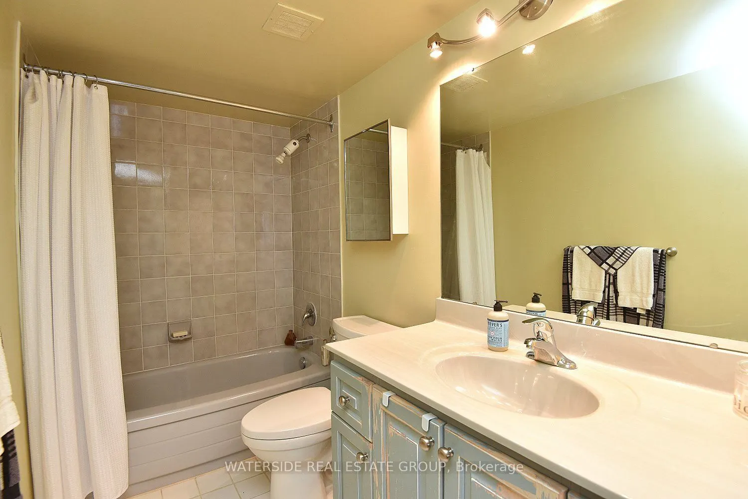 55 Kingsbridge Garden Circle #2210