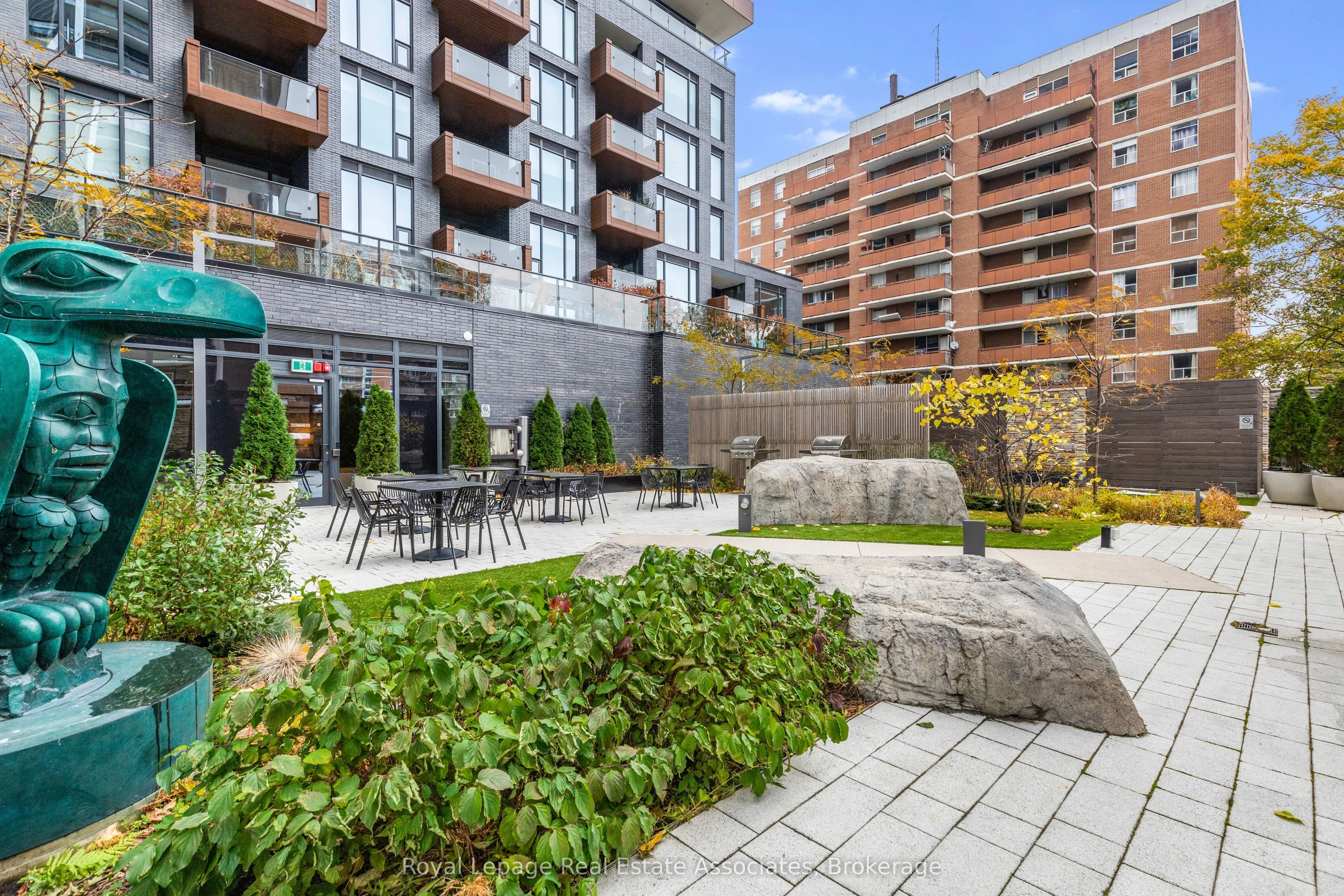 21 Park Street E #805