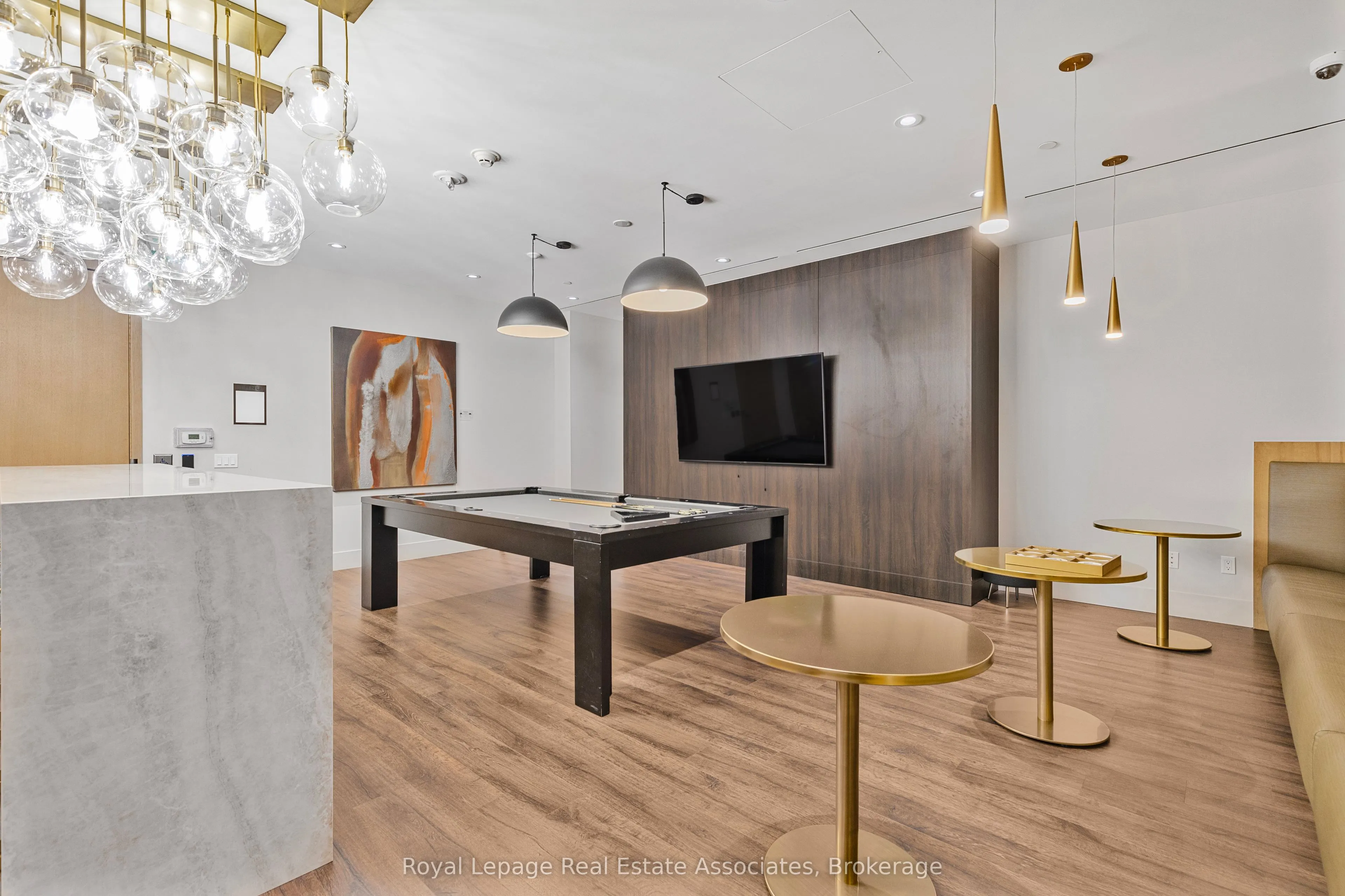 21 Park Street E #805