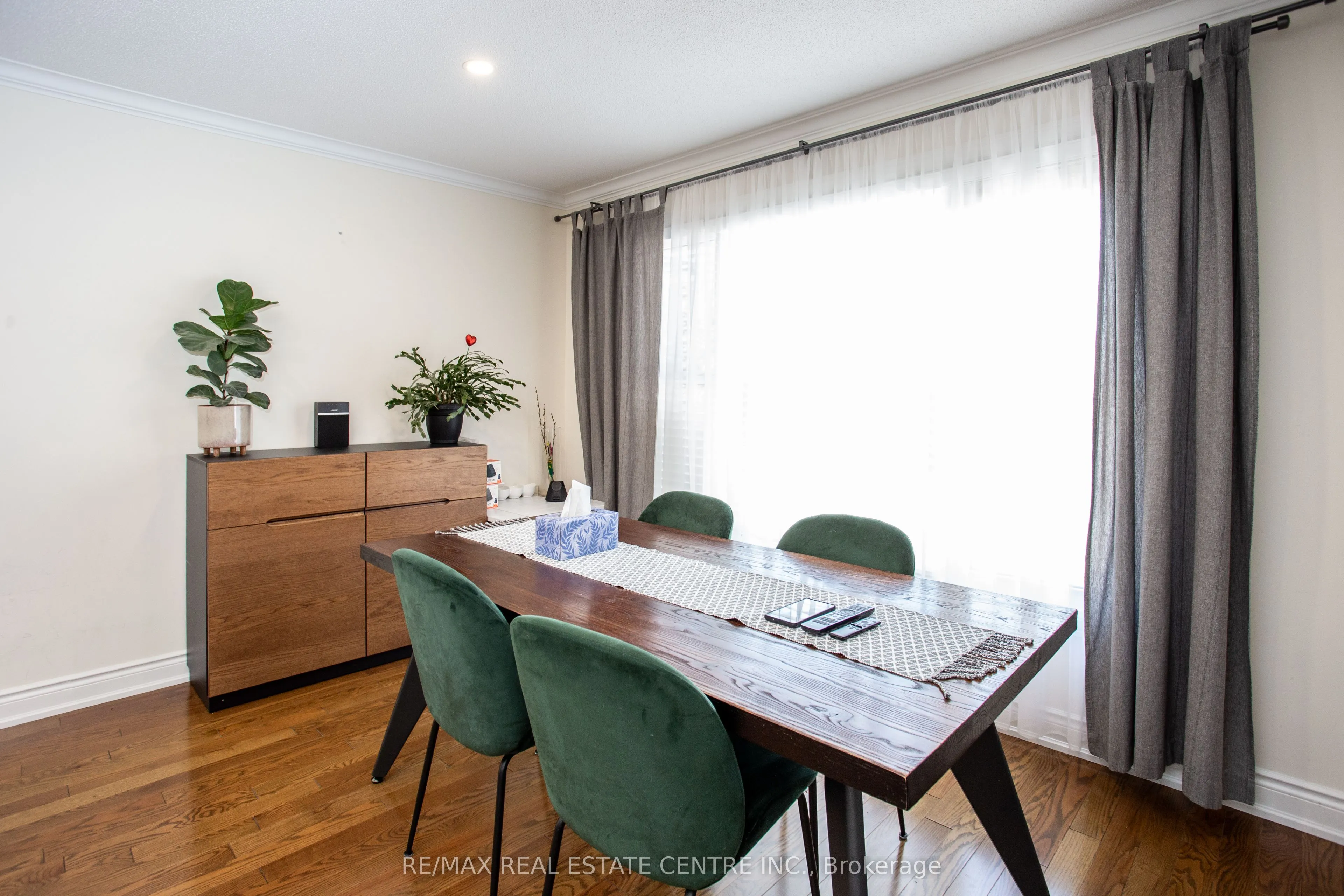 4386 Curia Crescent