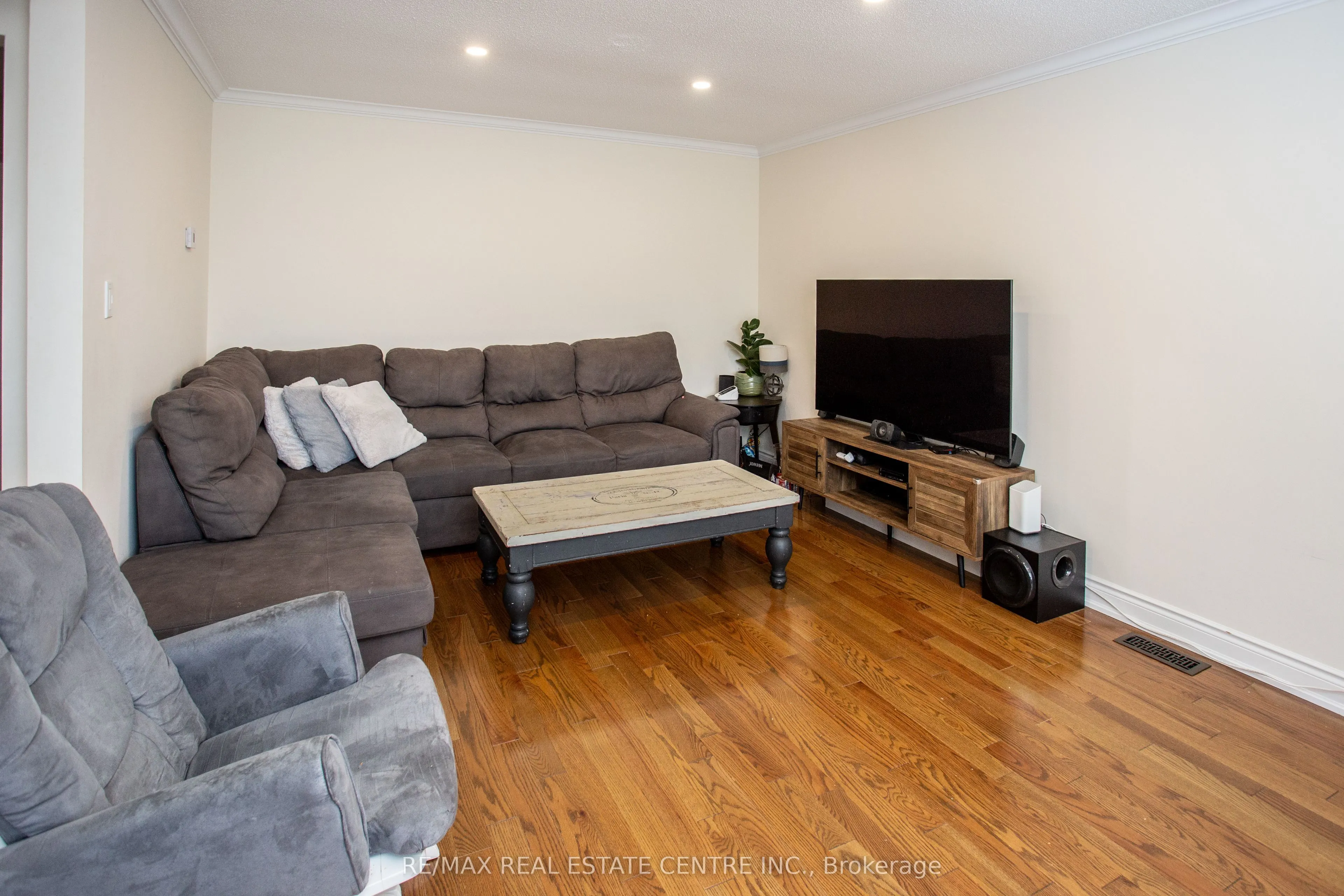 4386 Curia Crescent