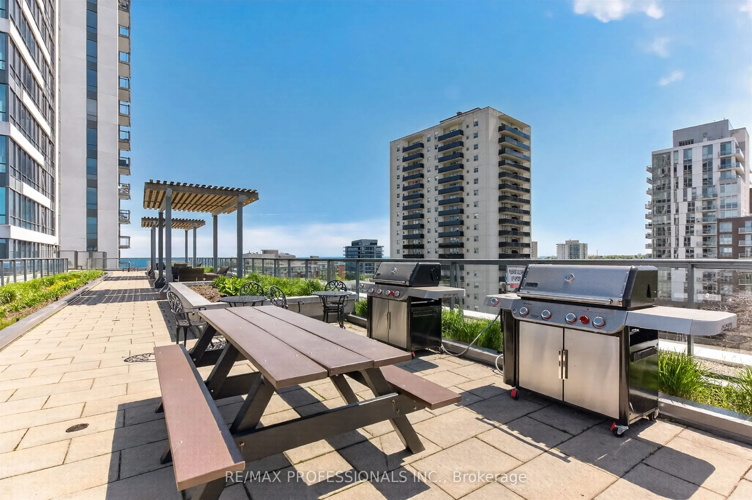 1 Hurontario Street #413
