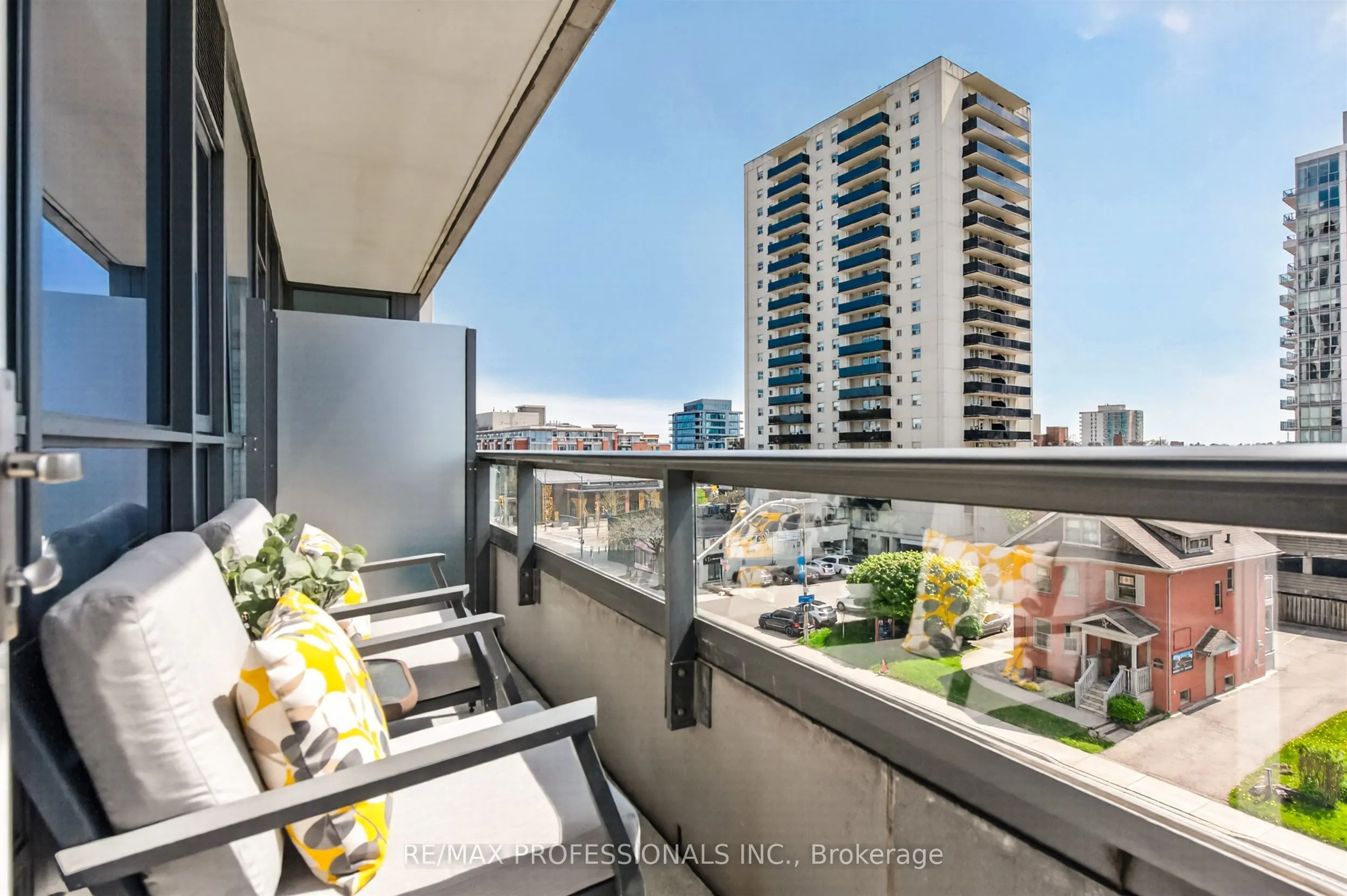 1 Hurontario Street #413
