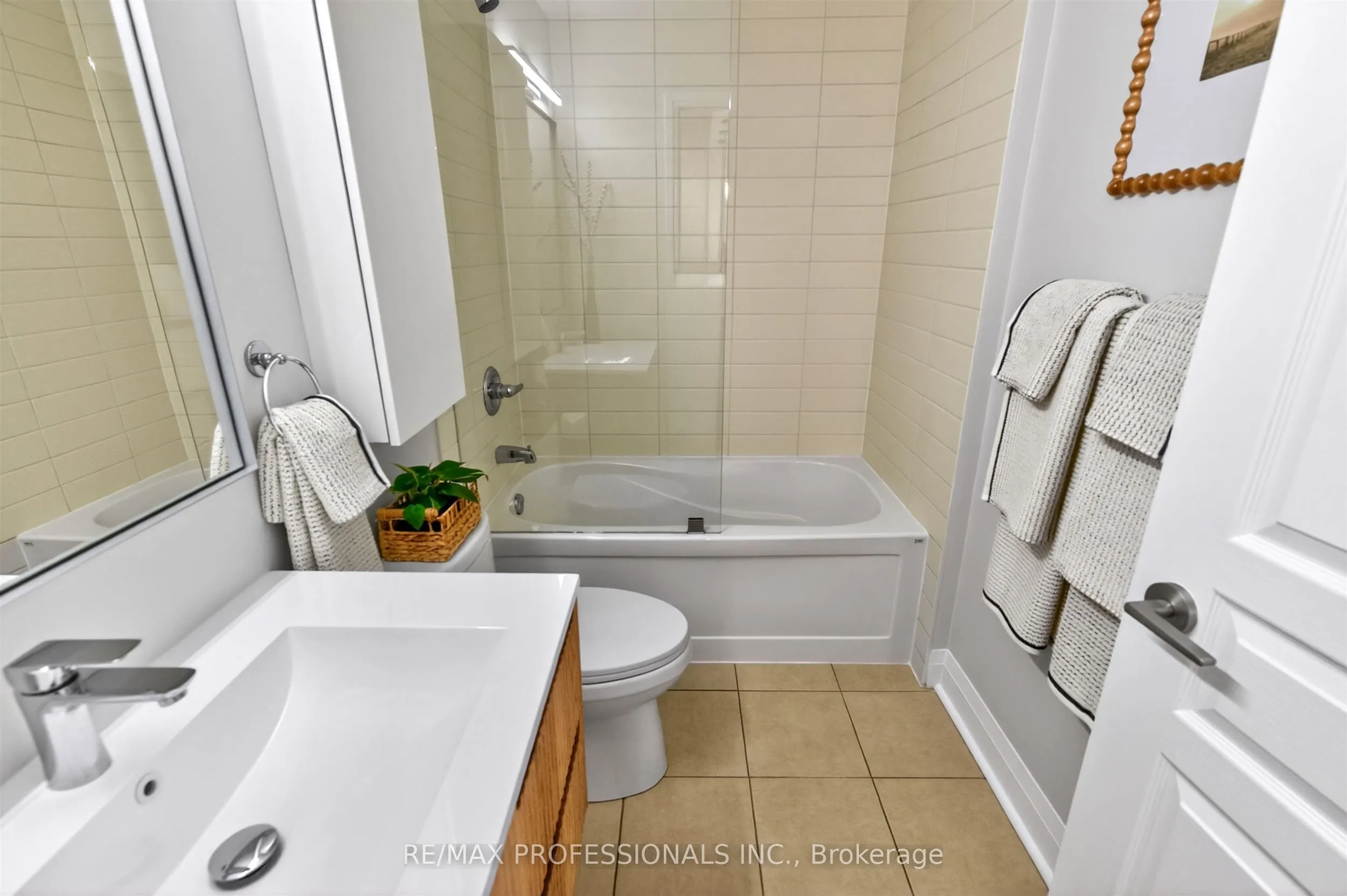 1 Hurontario Street #413