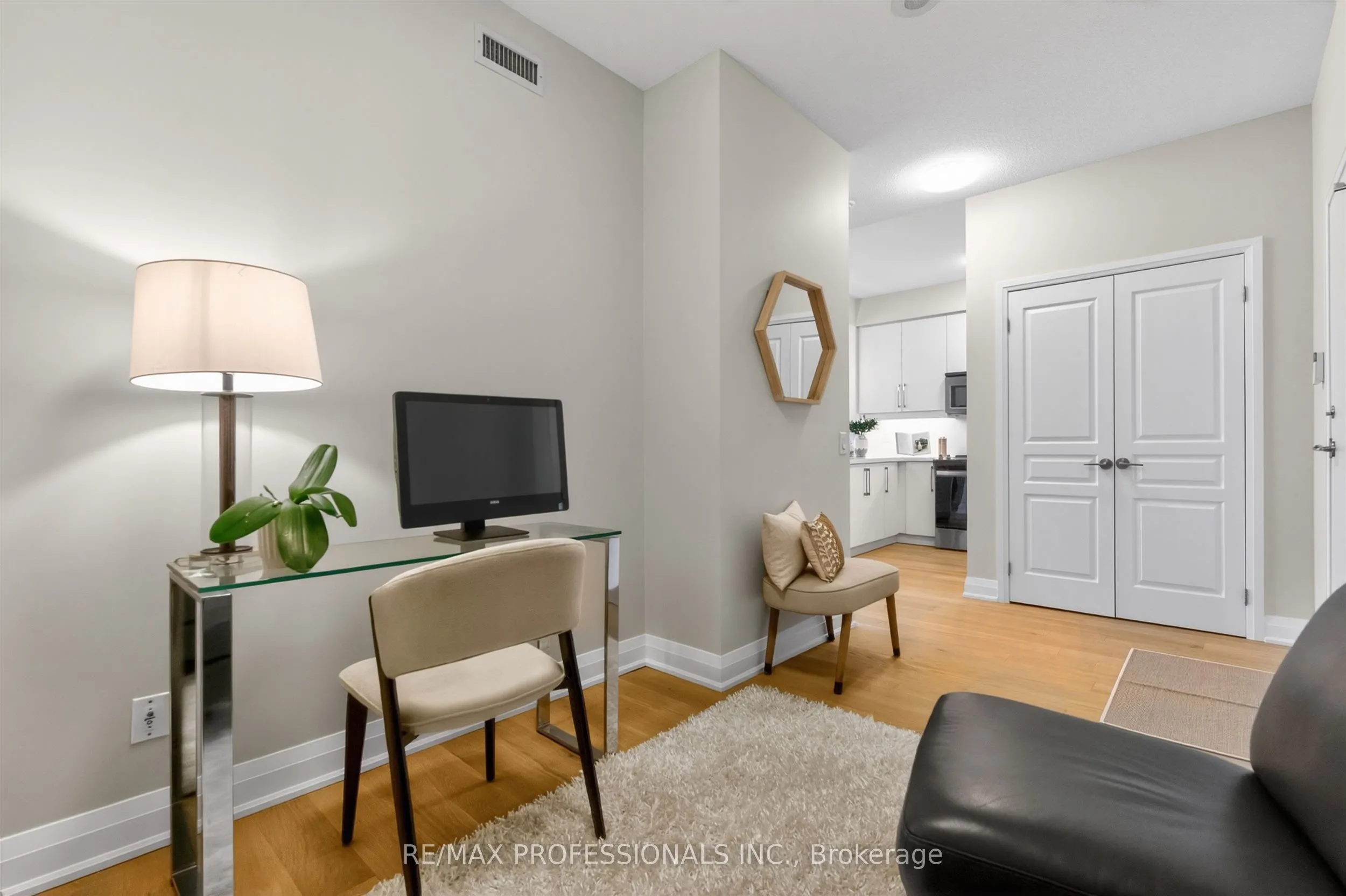 1 Hurontario Street #413