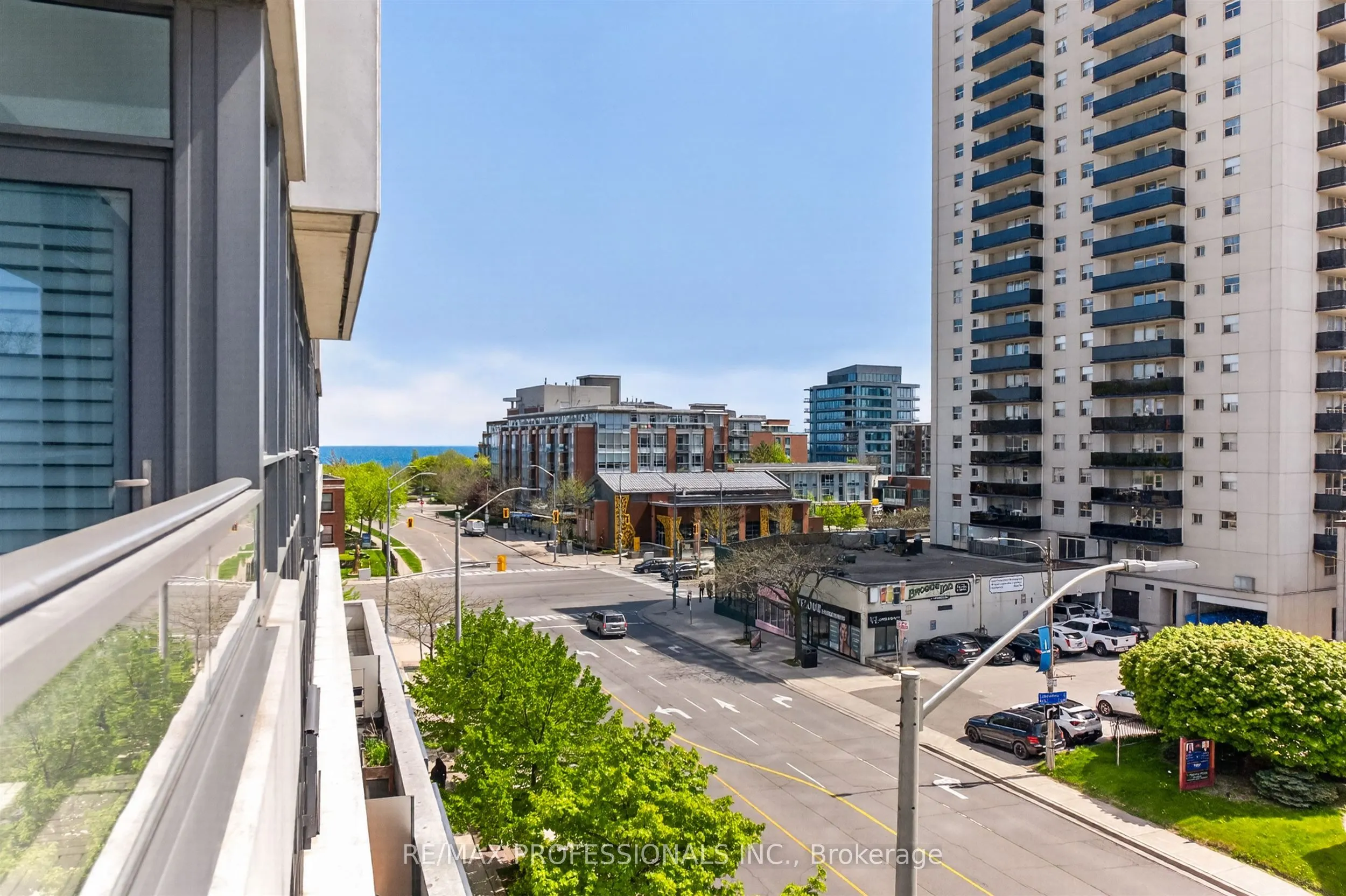 1 Hurontario Street #413