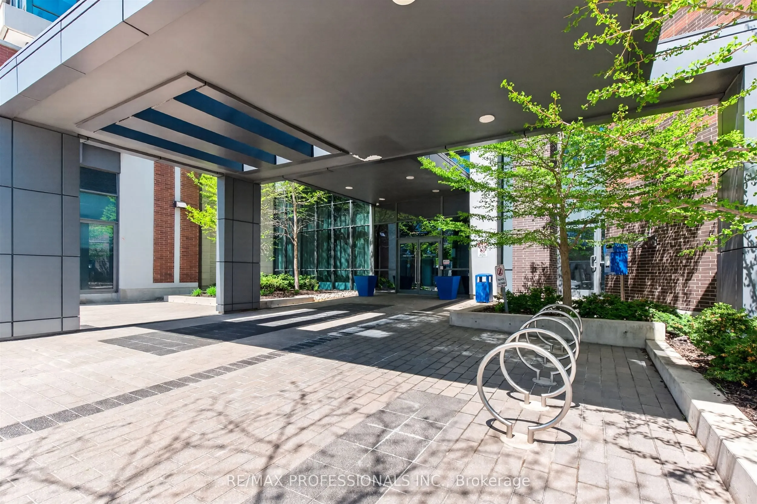 1 Hurontario Street #413