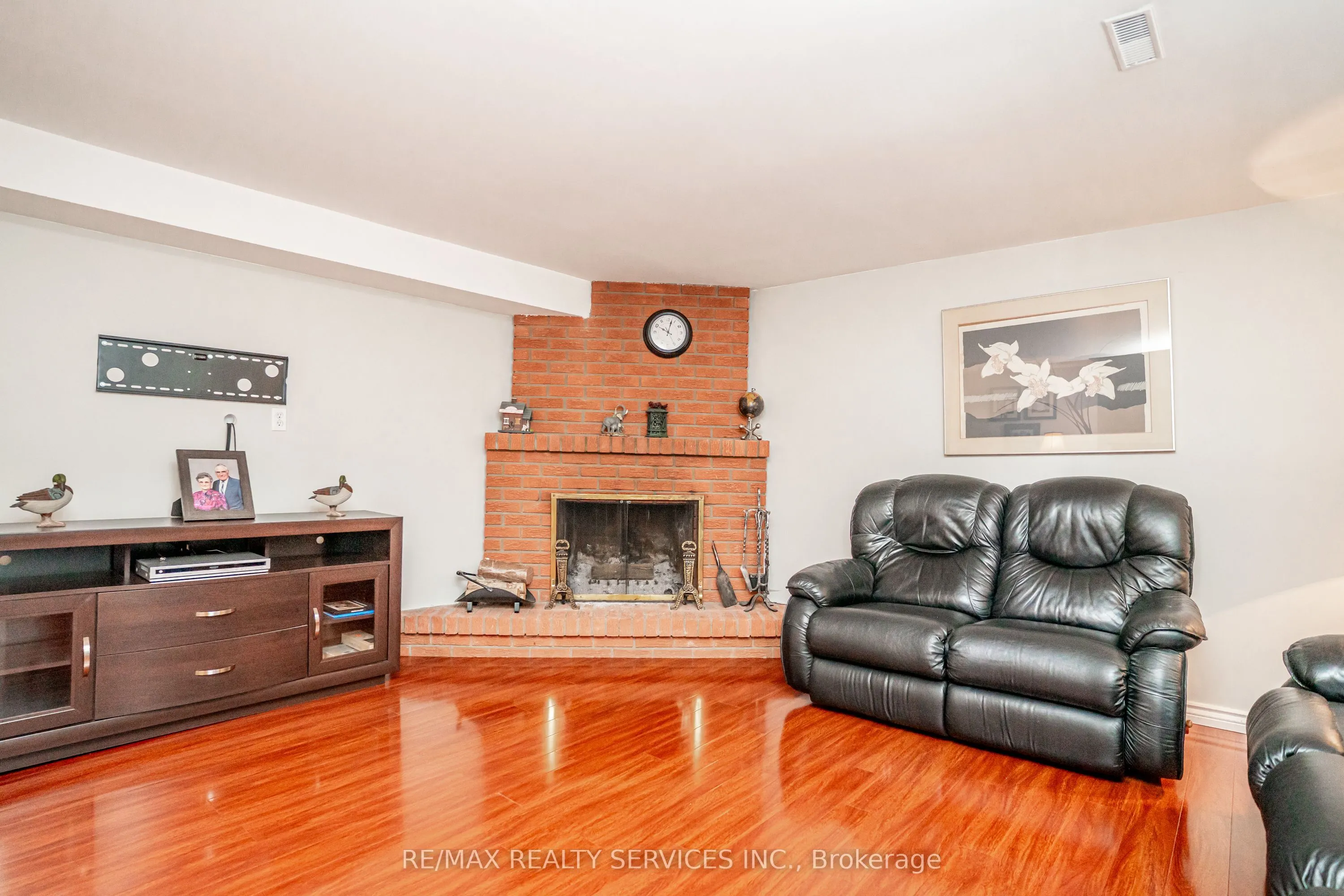 32 Winterfold Drive