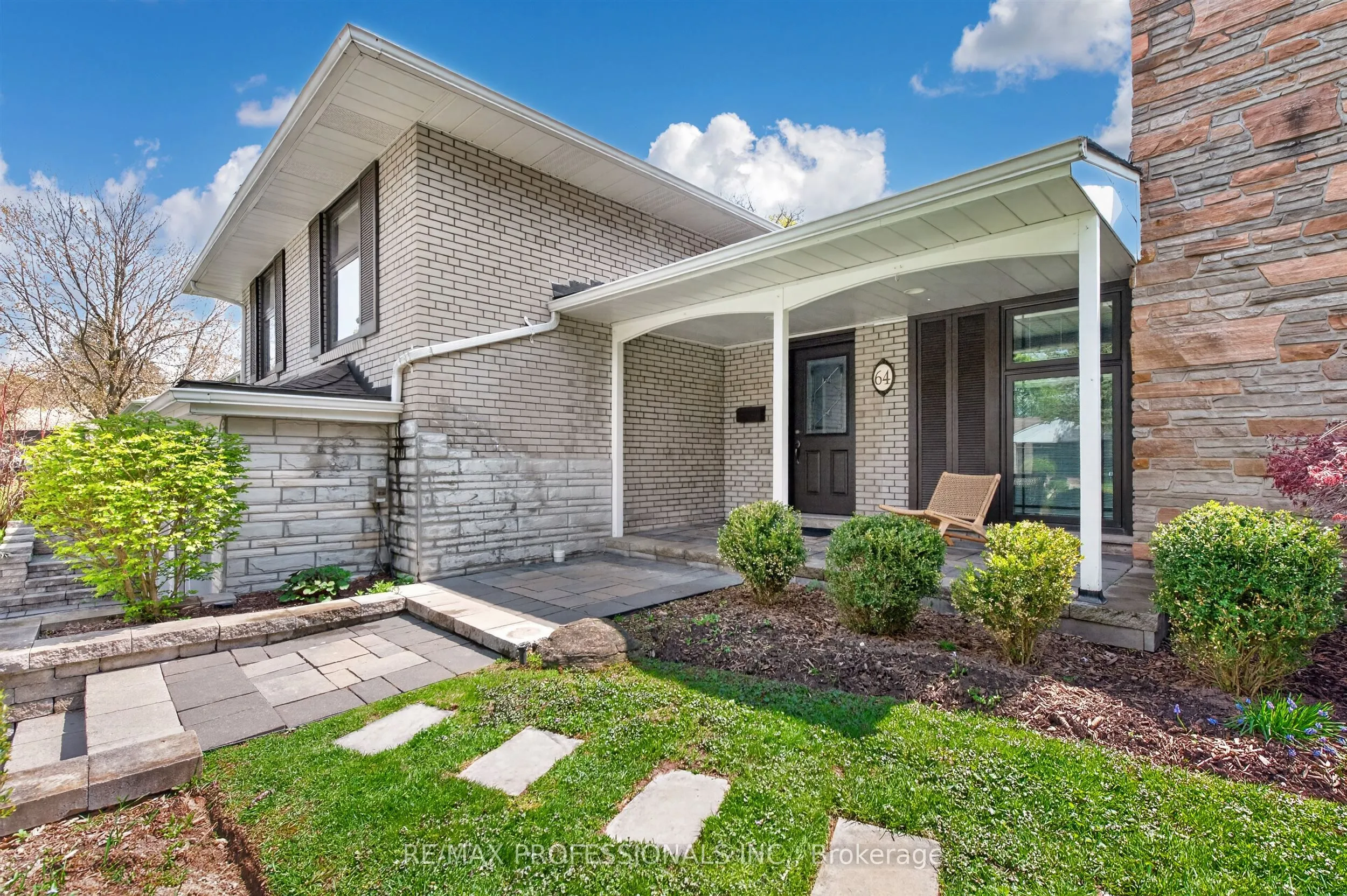64 Ravensbourne Crescent