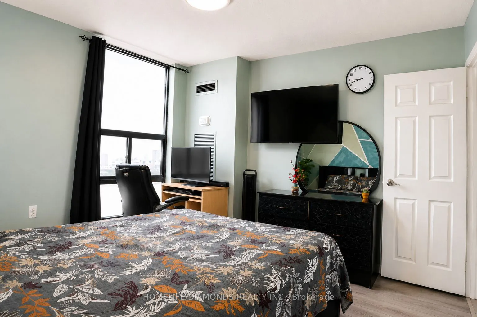18 Knightsbridge Road #1411