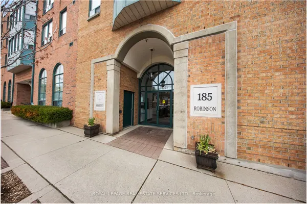 185 Robinson Street