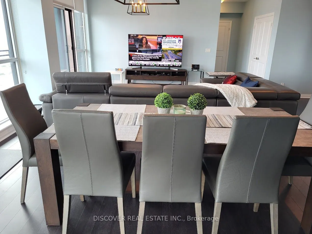55 Eglinton Avenue W #2402