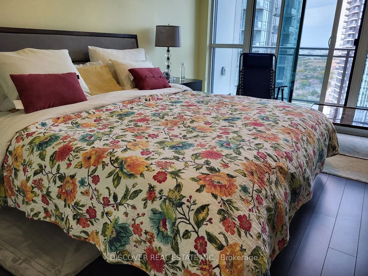55 Eglinton Avenue W #2402