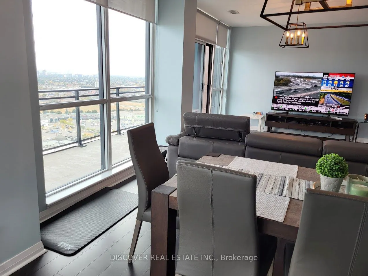 55 Eglinton Avenue W #2402