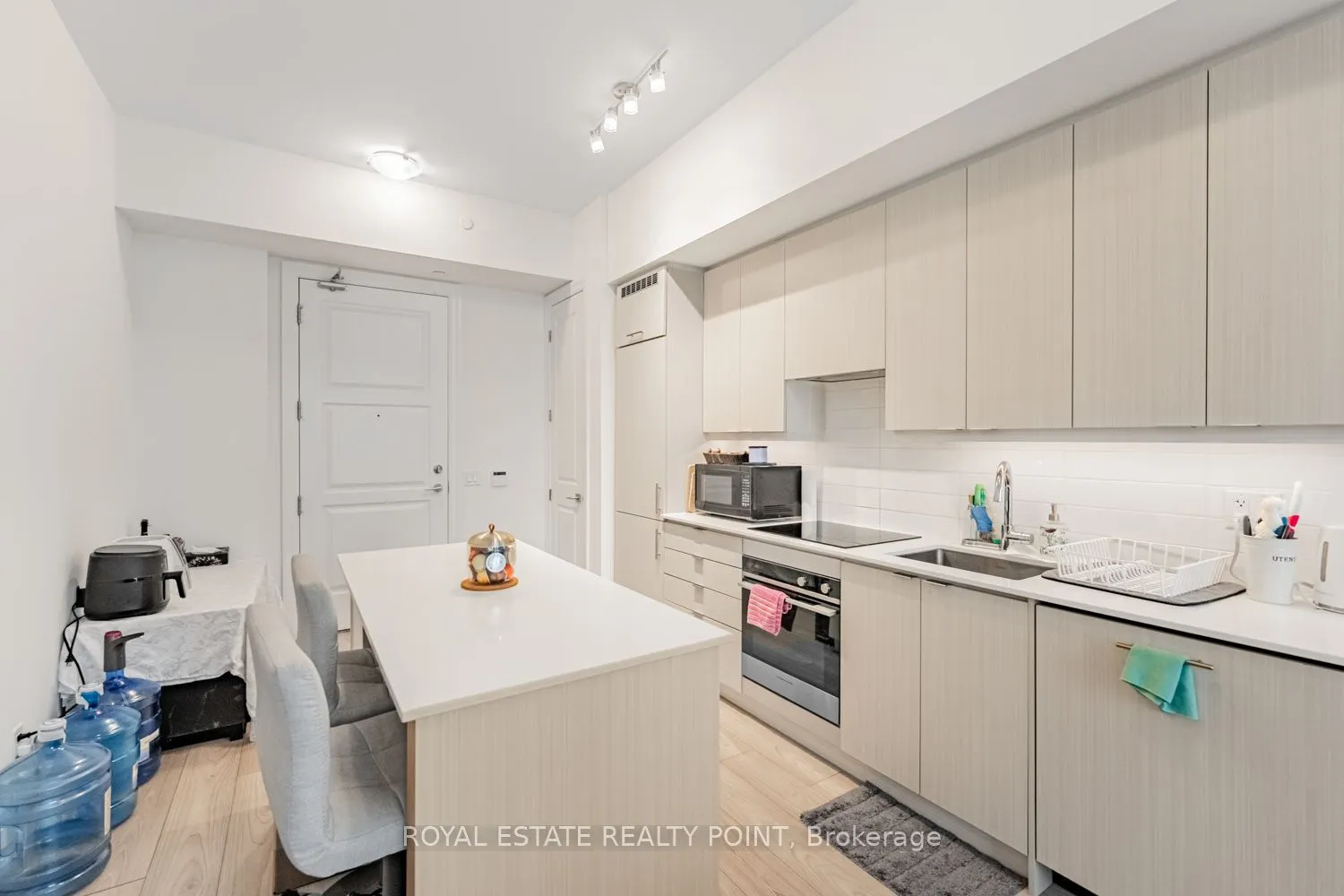 36 Elm Drive W #PH-02