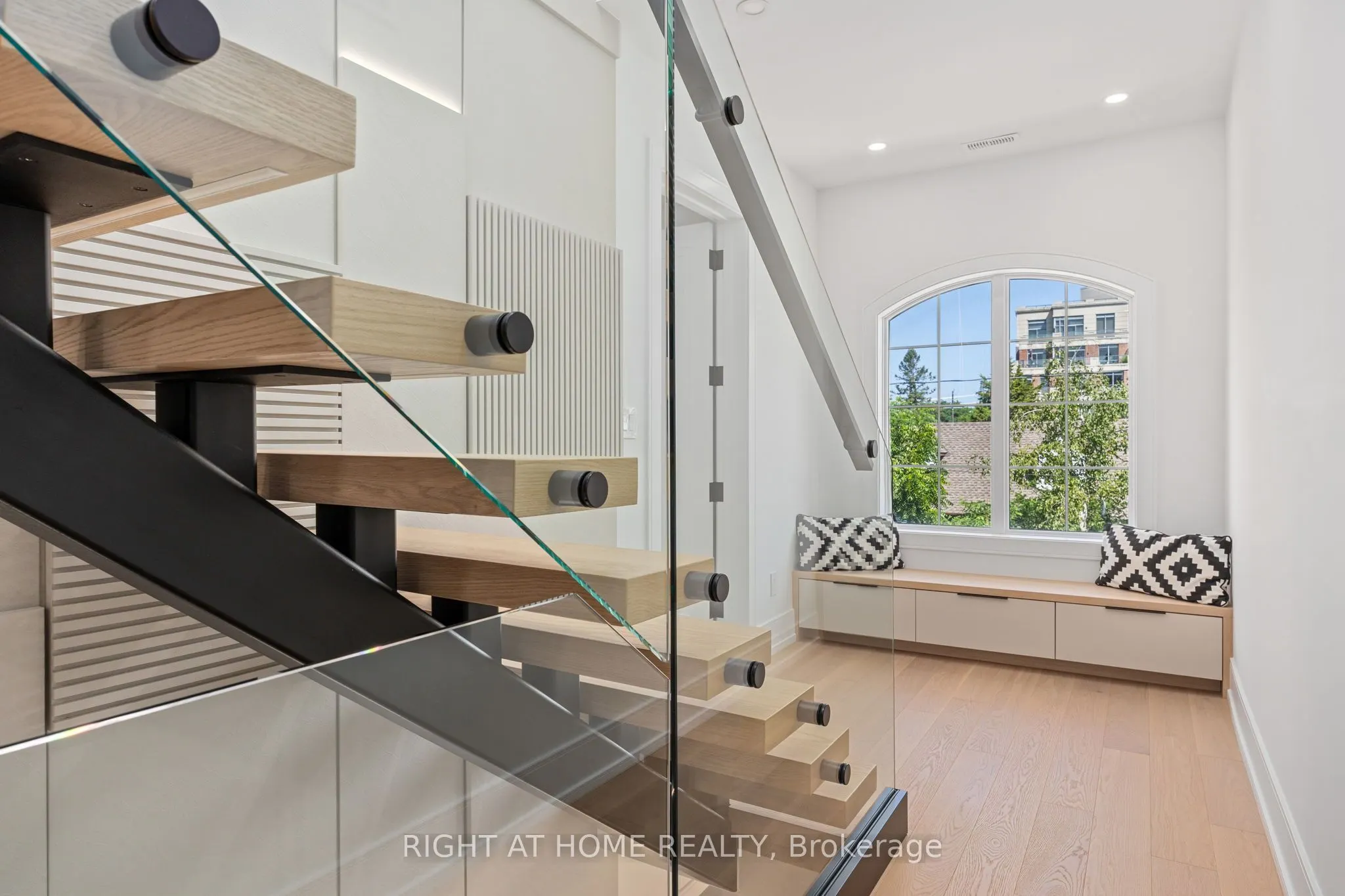33 Thorndale Avenue