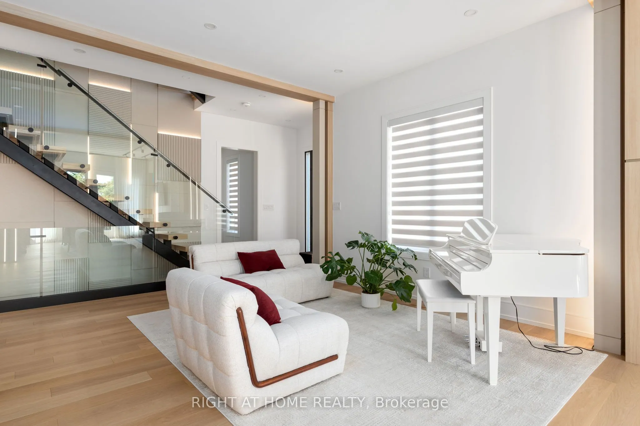 33 Thorndale Avenue