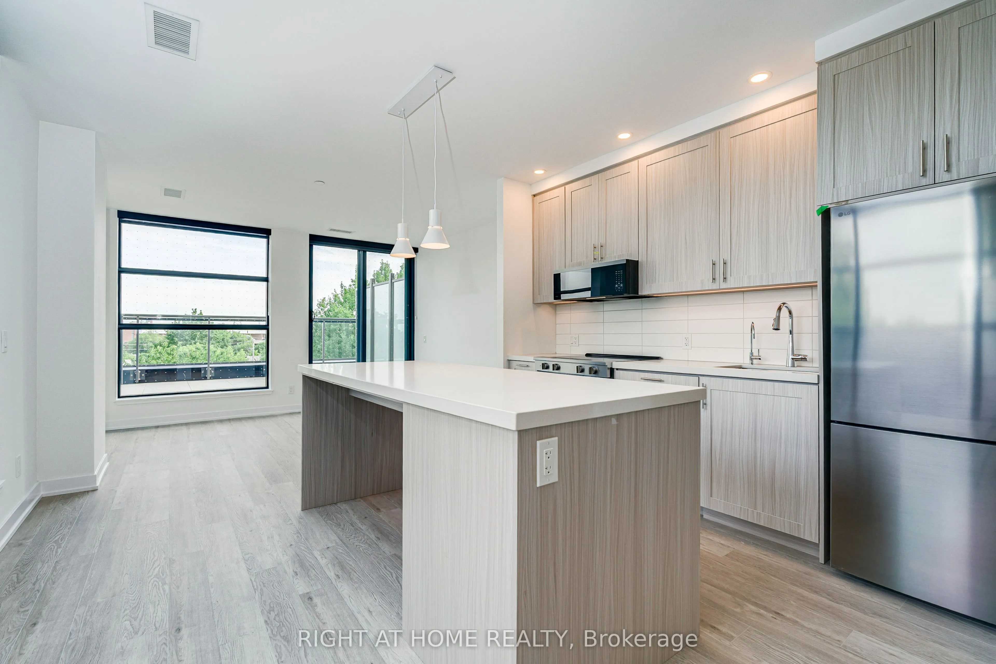 2946 Dundas Street W #408