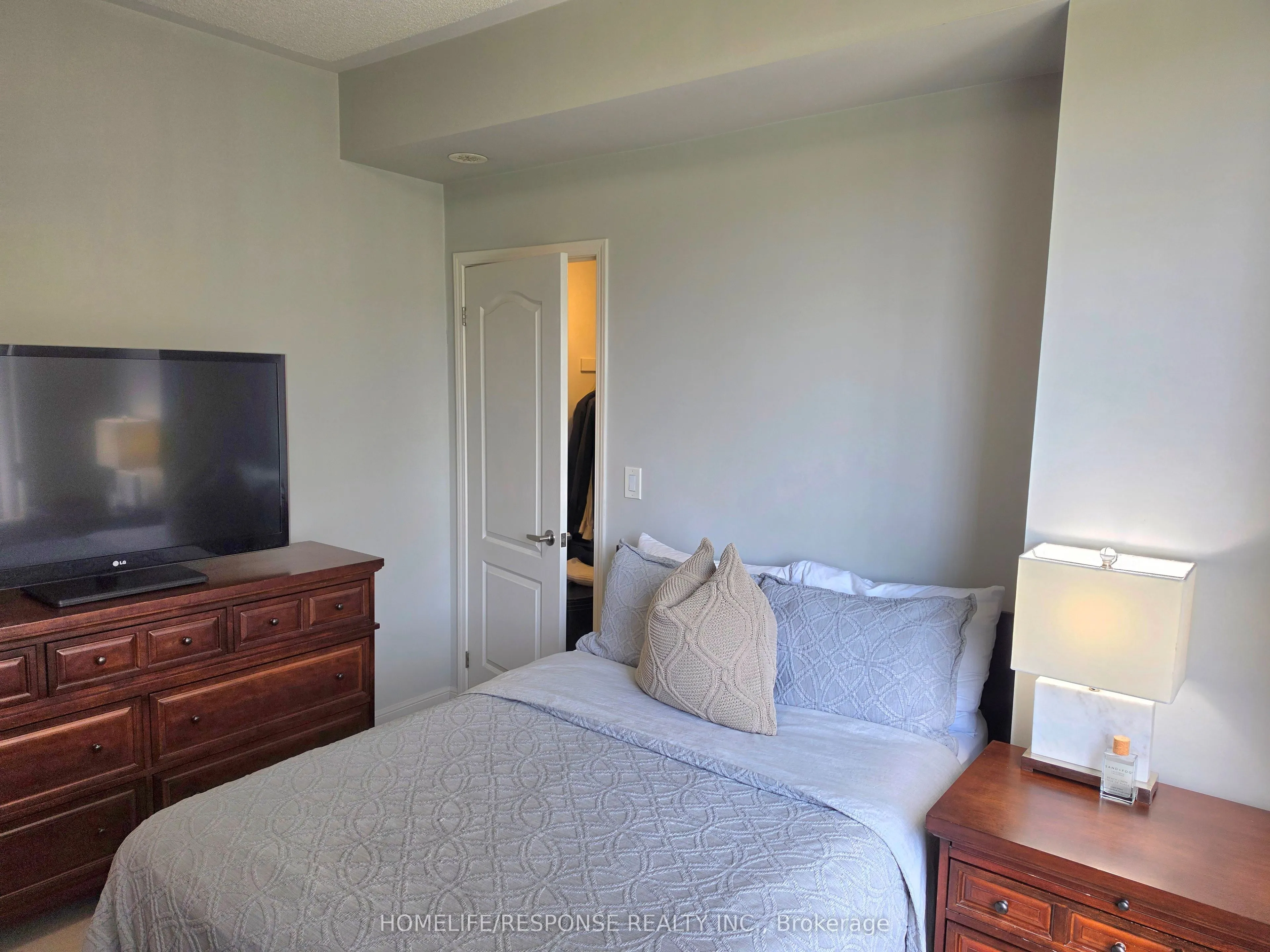 3175 BOXFORD Crescent #5